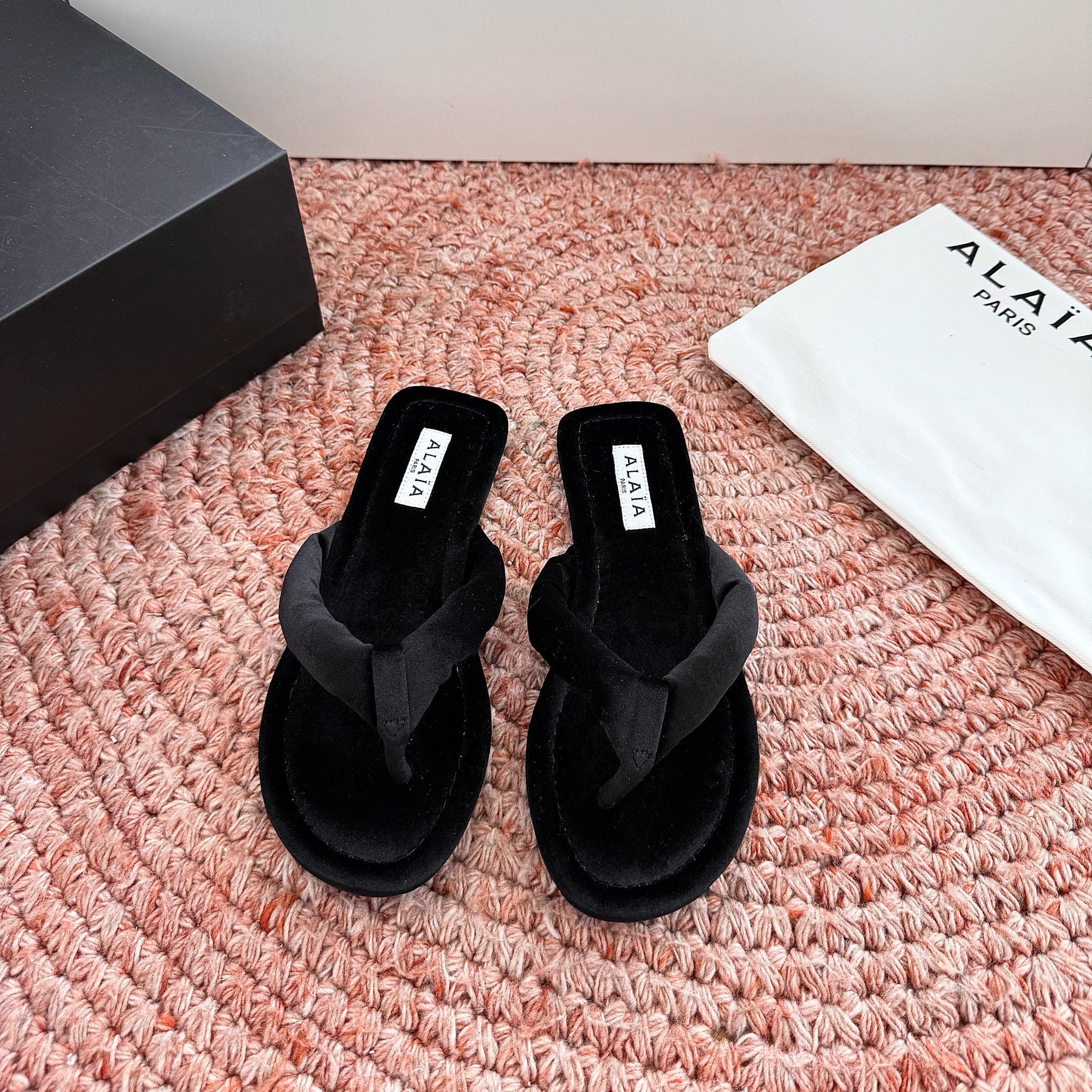 ALAIA 26S THONG SANDALS IN BLACK VELVET