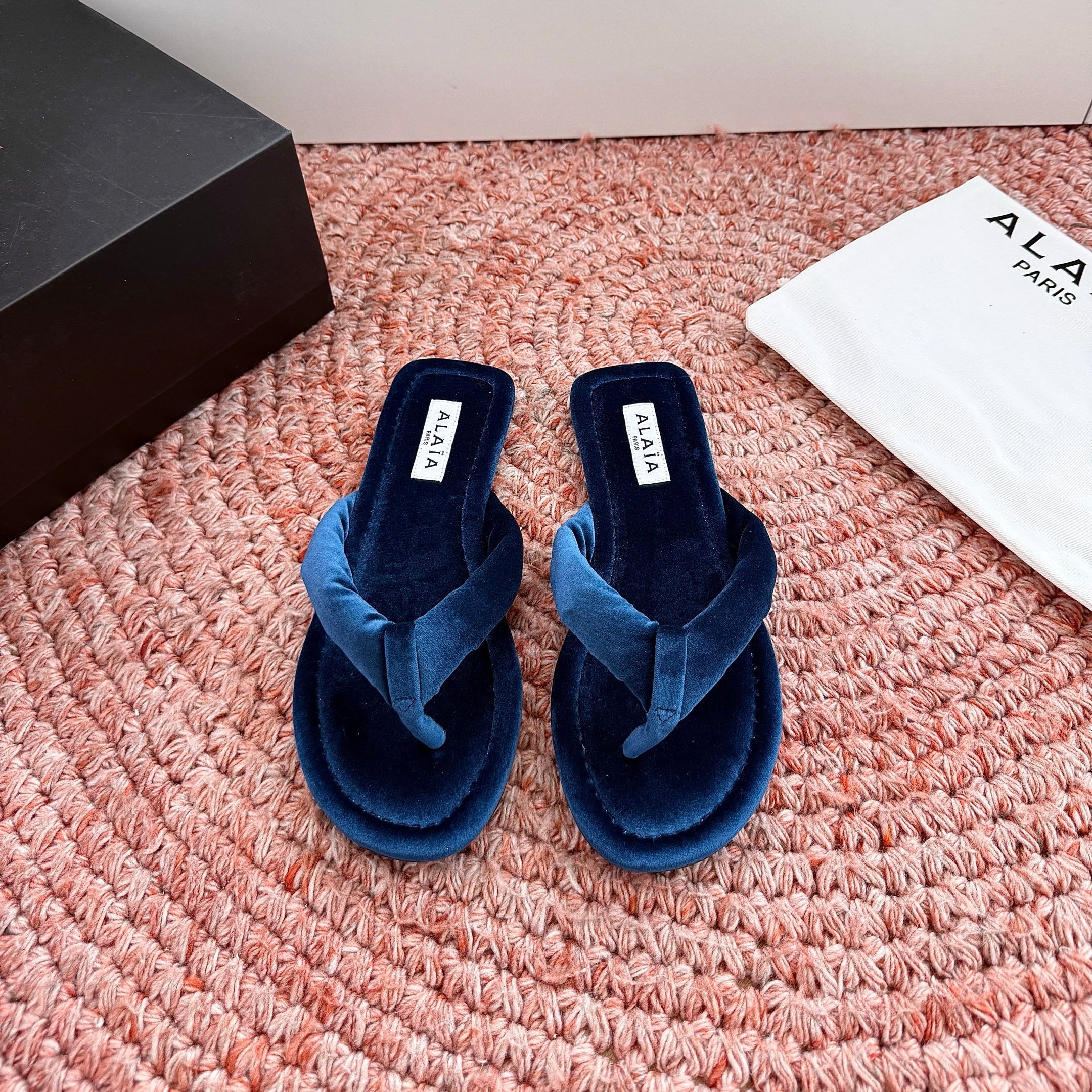 ALAIA 26S THONG SANDALS IN DARK BLUE VELVET