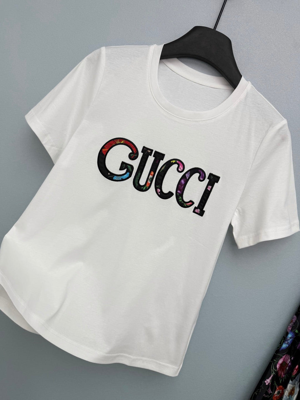 GUCCI 26S T-SHIRT AND PLEATED SKIRT SET 383