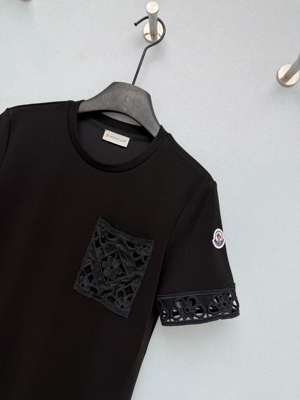 MONCLER 26S SHORT-SLEEVE LACE HEM MIDI DRESS 682