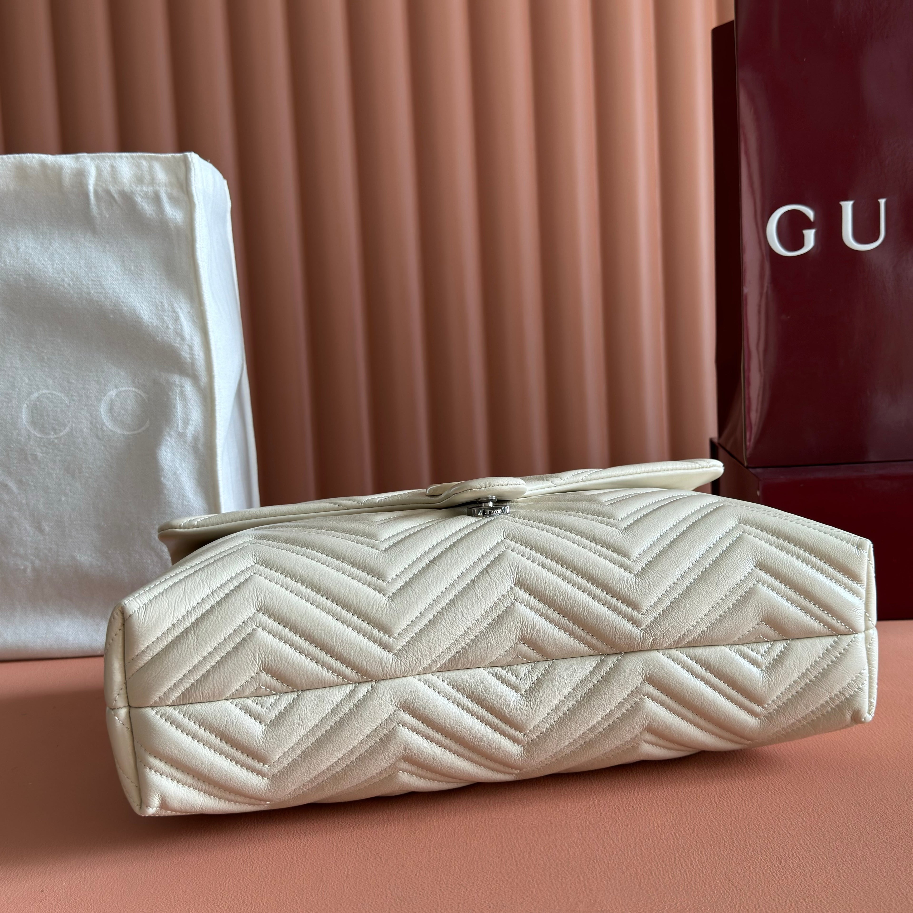 GUCCI 26S GG MARMONT BAG 37 IN CREAM WHITE CALFSKIN