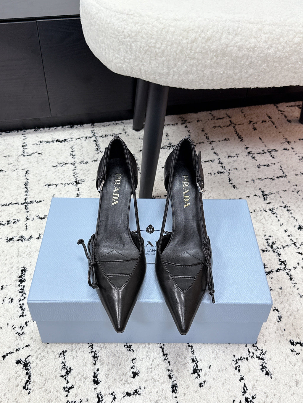 PRADA 26S POINTED-TOE HIGH HEELS 75MM IN BLACK CALFSKIN WITH BOW