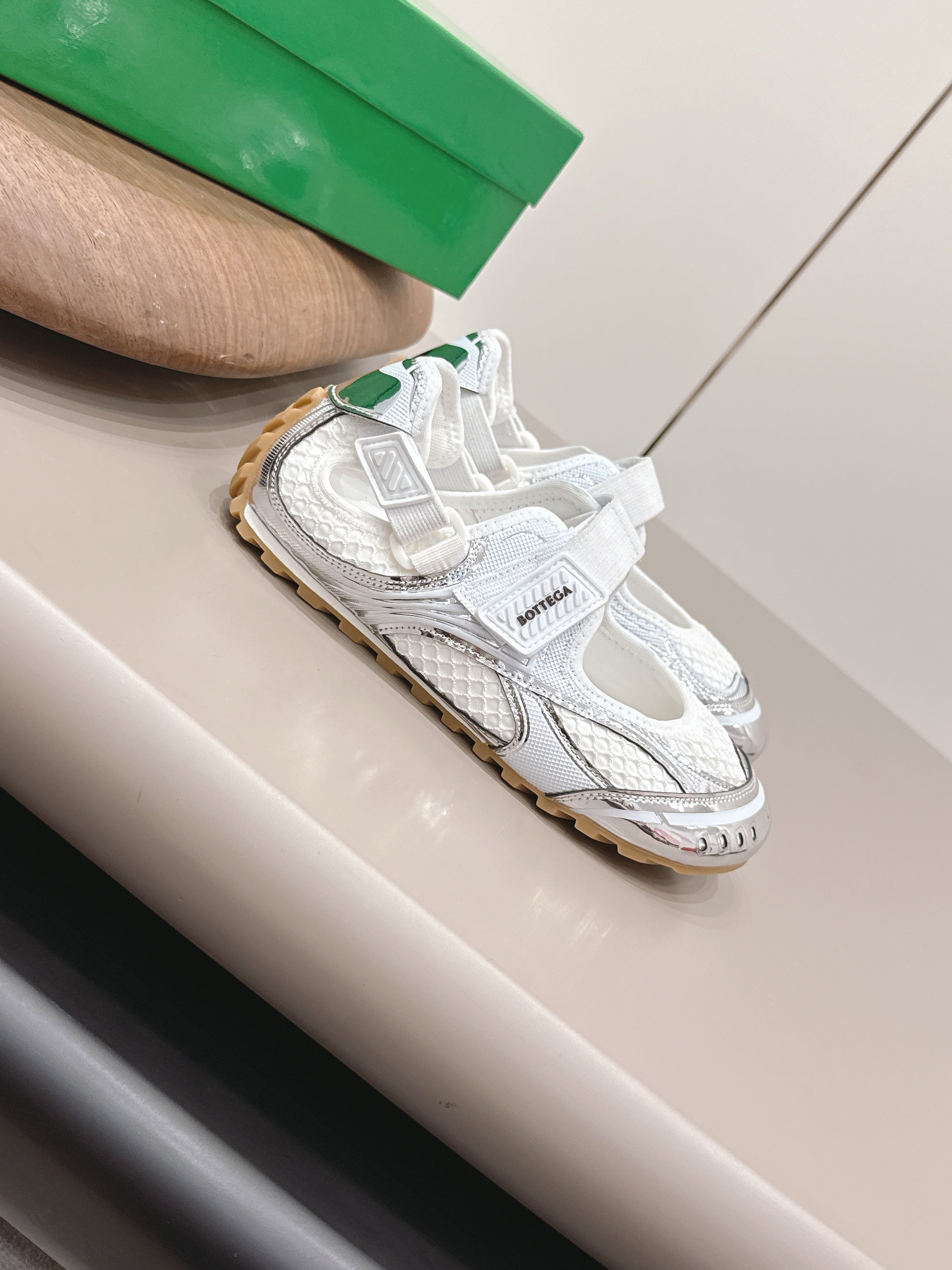 BOTTEGA VENETA 26S ORBIT FLASH MARY JANE IN SILVER AND WHITE BREATHABLE MESH