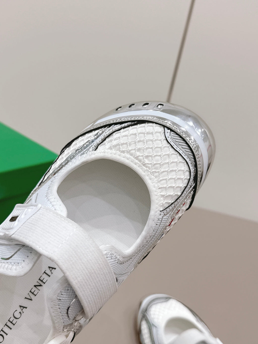 BOTTEGA VENETA 26S ORBIT FLASH MARY JANE IN SILVER AND WHITE BREATHABLE MESH