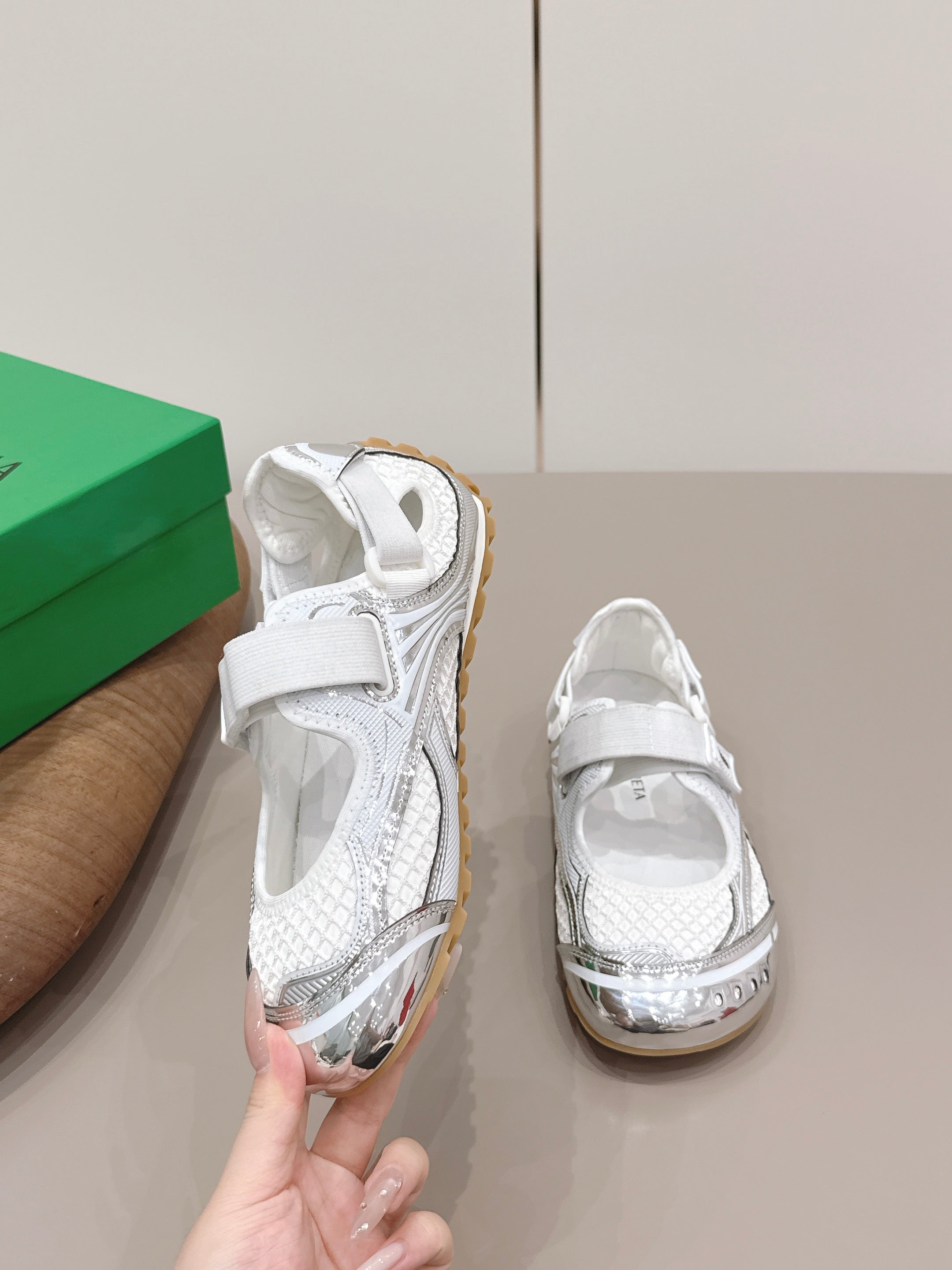 BOTTEGA VENETA 26S ORBIT FLASH MARY JANE IN SILVER AND WHITE BREATHABLE MESH