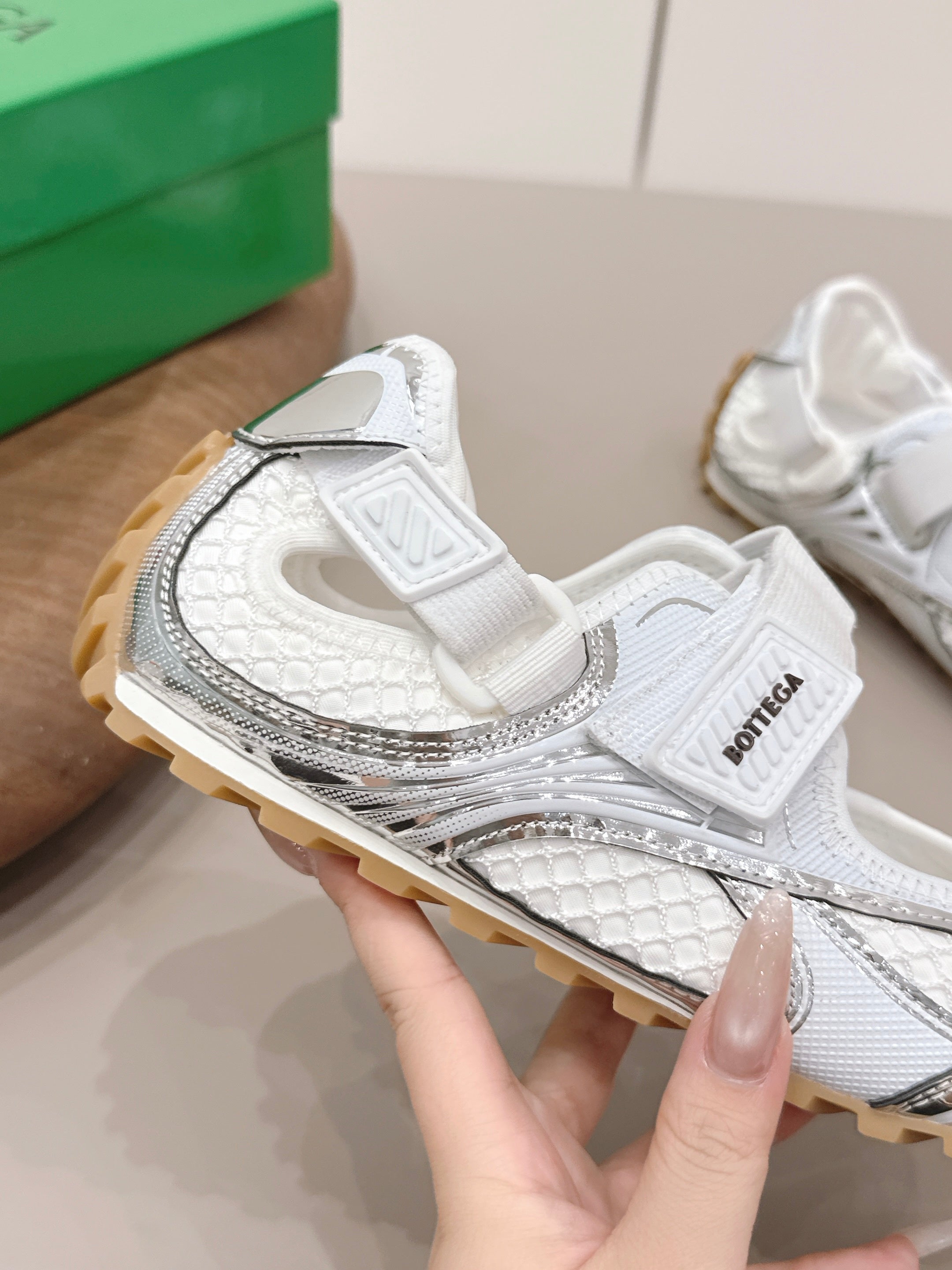 BOTTEGA VENETA 26S ORBIT FLASH MARY JANE IN SILVER AND WHITE BREATHABLE MESH