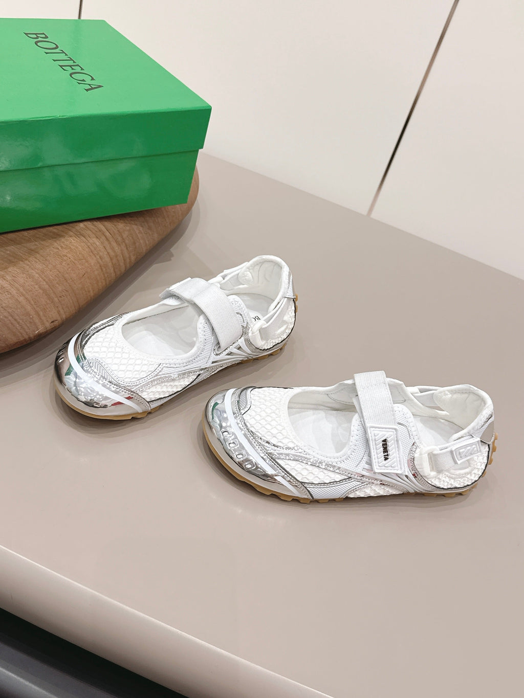 BOTTEGA VENETA 26S ORBIT FLASH MARY JANE IN SILVER AND WHITE BREATHABLE MESH