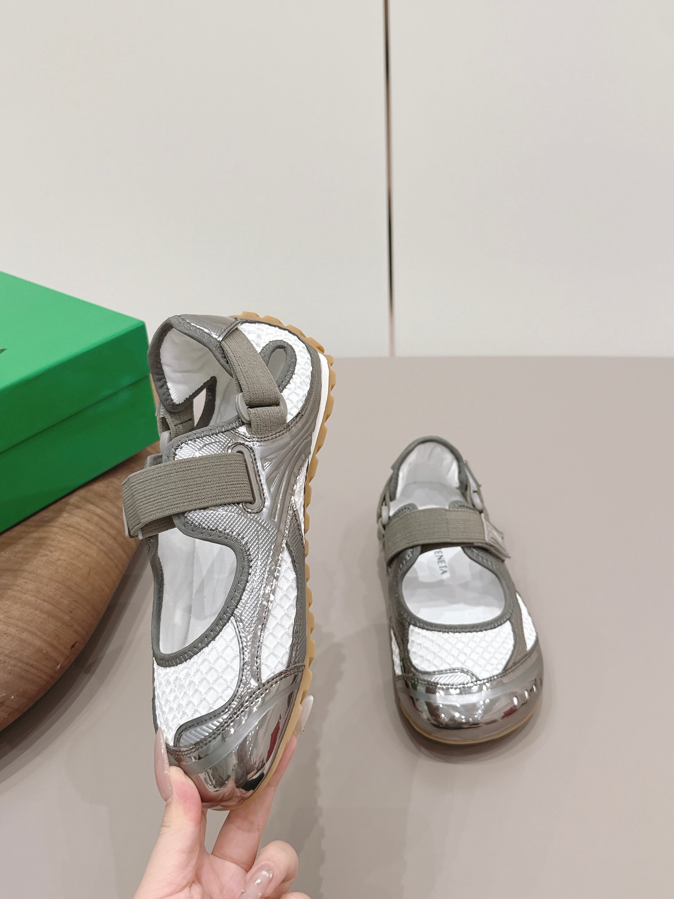 BOTTEGA VENETA 26S ORBIT FLASH MARY JANE IN GREY AND WHITE BREATHABLE MESH