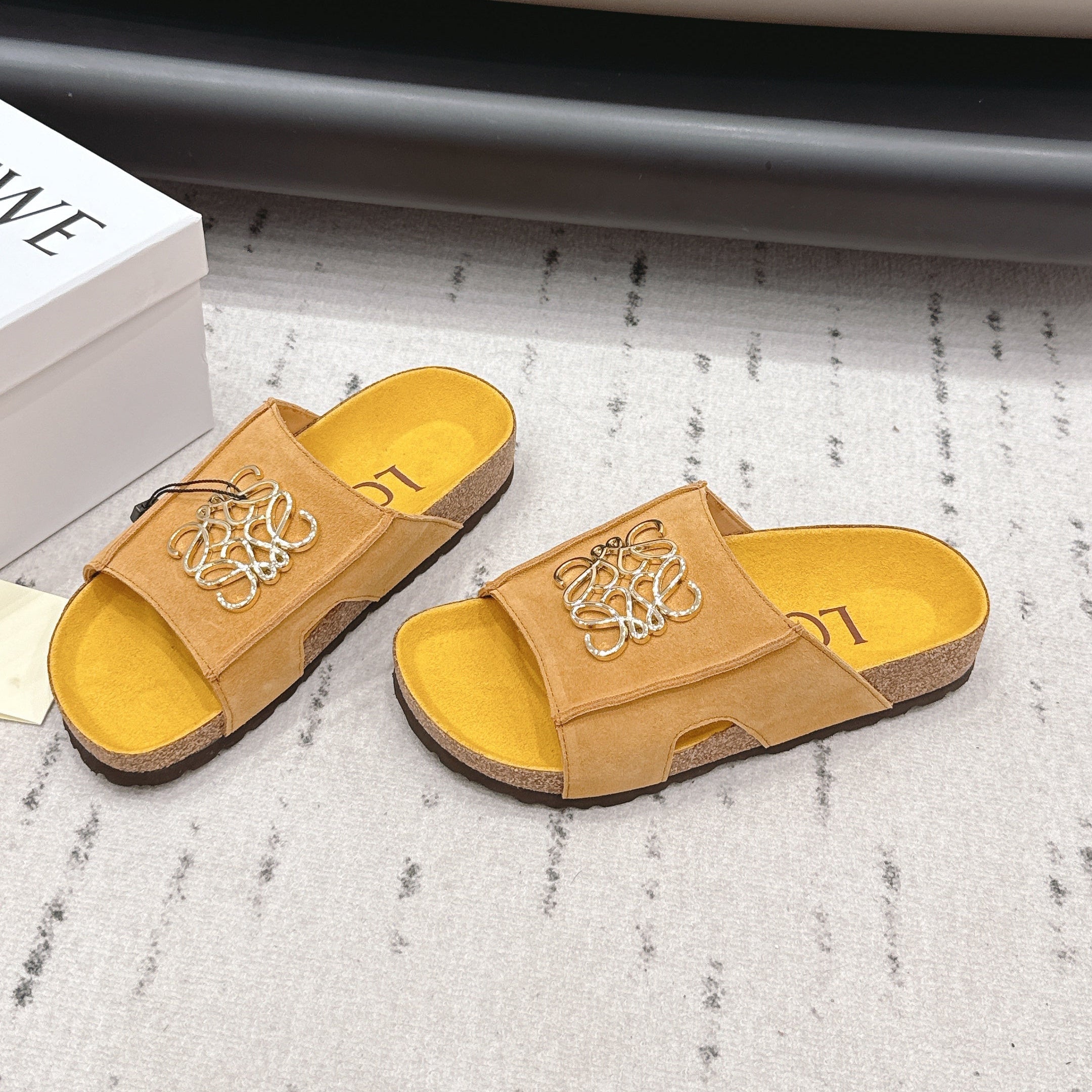 LOEWE 26S FLAT SANDALS IN GOLD YELLOW LOGO GOLD HARDWARE