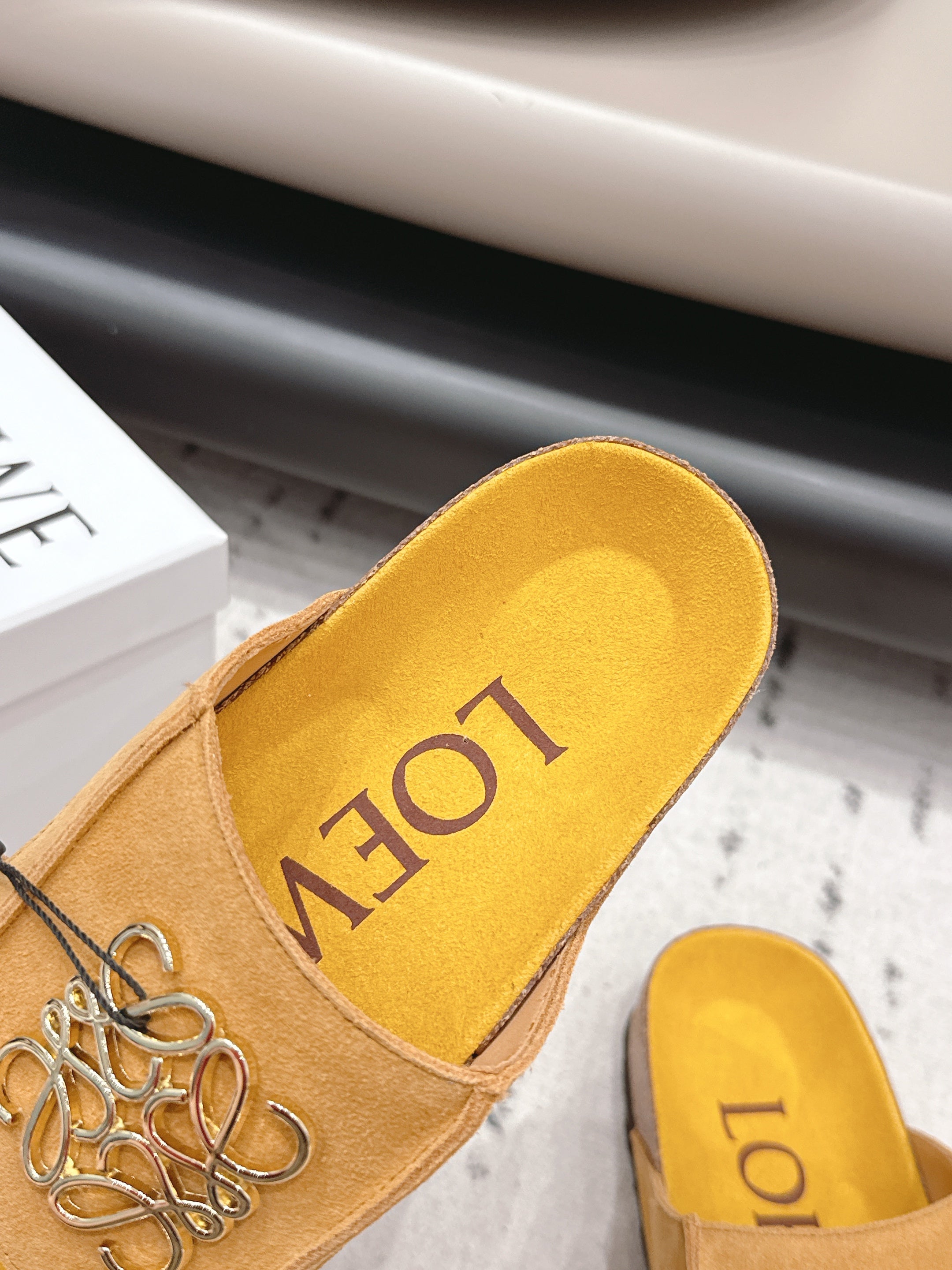 LOEWE 26S FLAT SANDALS IN GOLD YELLOW LOGO GOLD HARDWARE