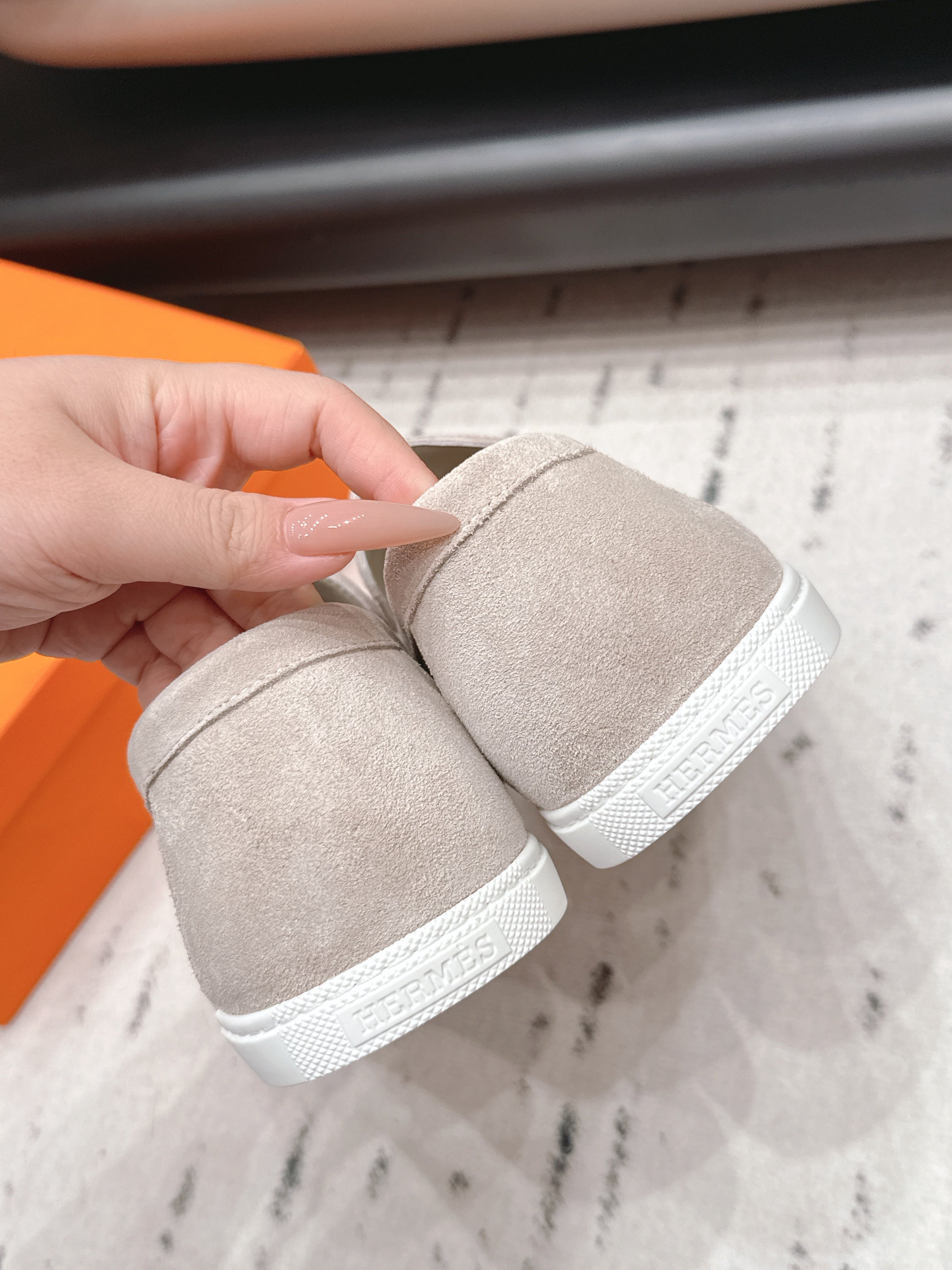 HM 26S KELLY PARIS LOAFERS IN LIGHT GREY SUEDE SILVER HARDWARE