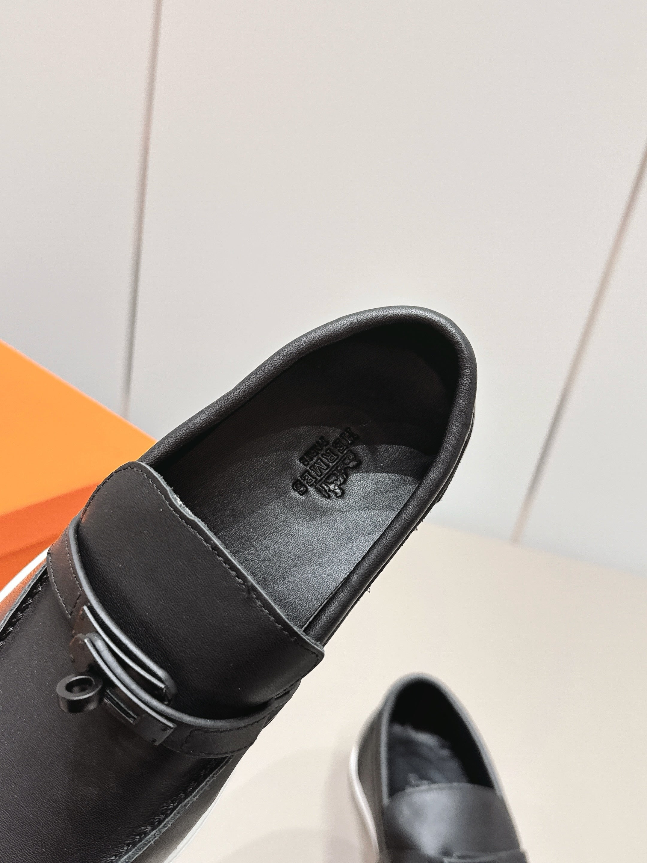 HM 26S KELLY PARIS LOAFERS IN BLACK CALFSKIN BLACK HARDWARE