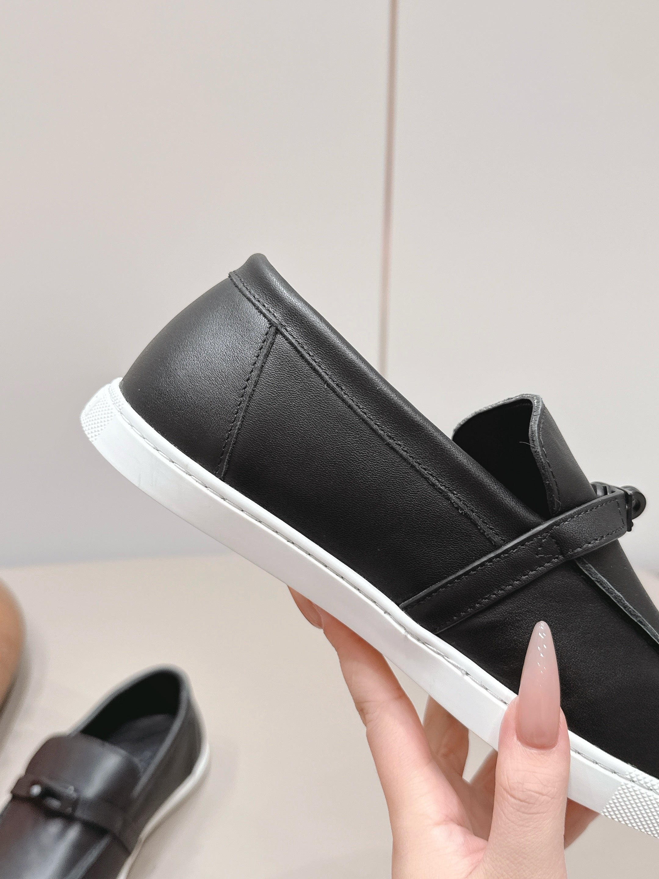 HM 26S KELLY PARIS LOAFERS IN BLACK CALFSKIN BLACK HARDWARE