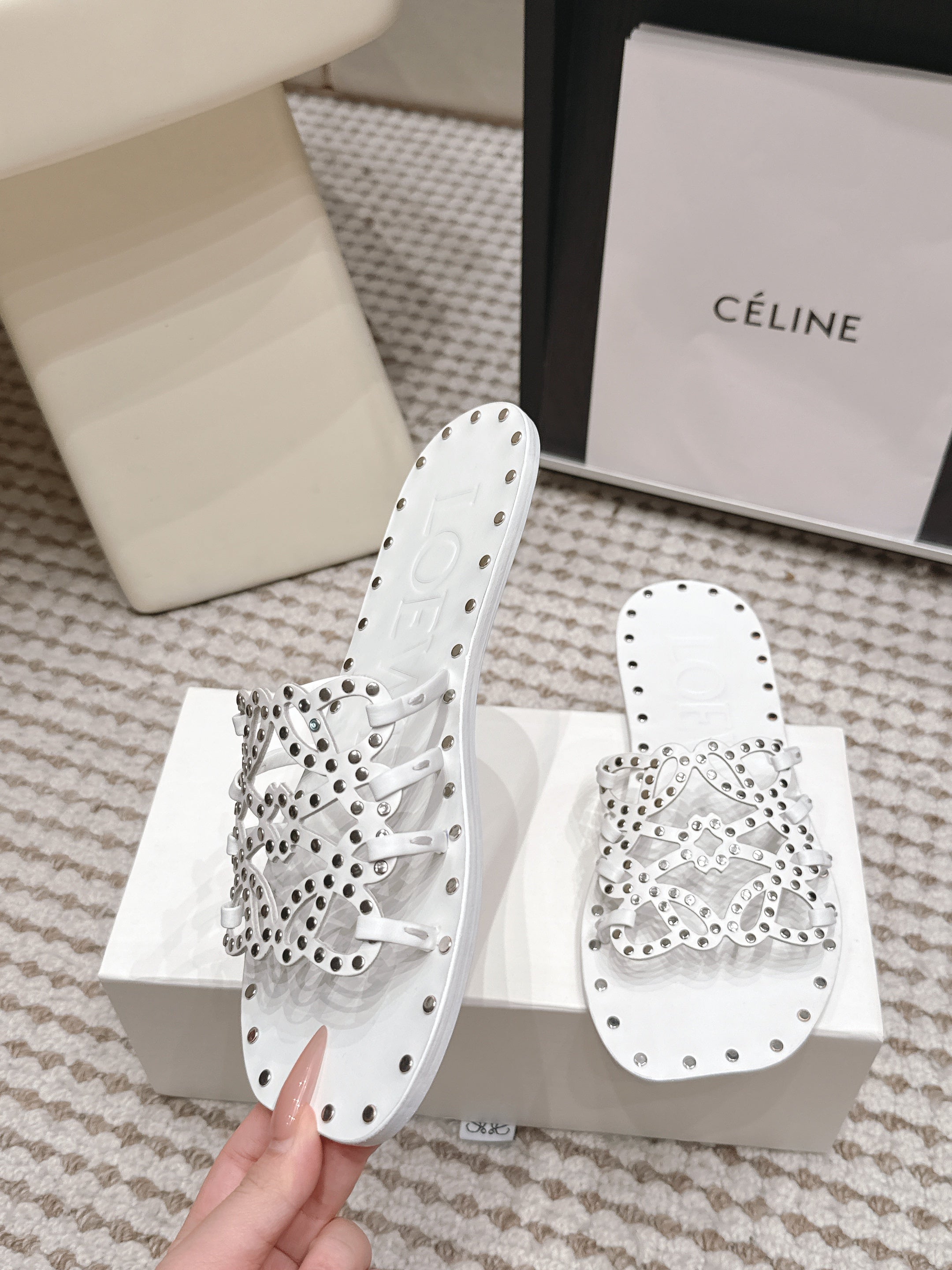 LOEWE 26S PETAL ANAGRAM SLIDE IN WHITE CALFSKIN WITH STUDS