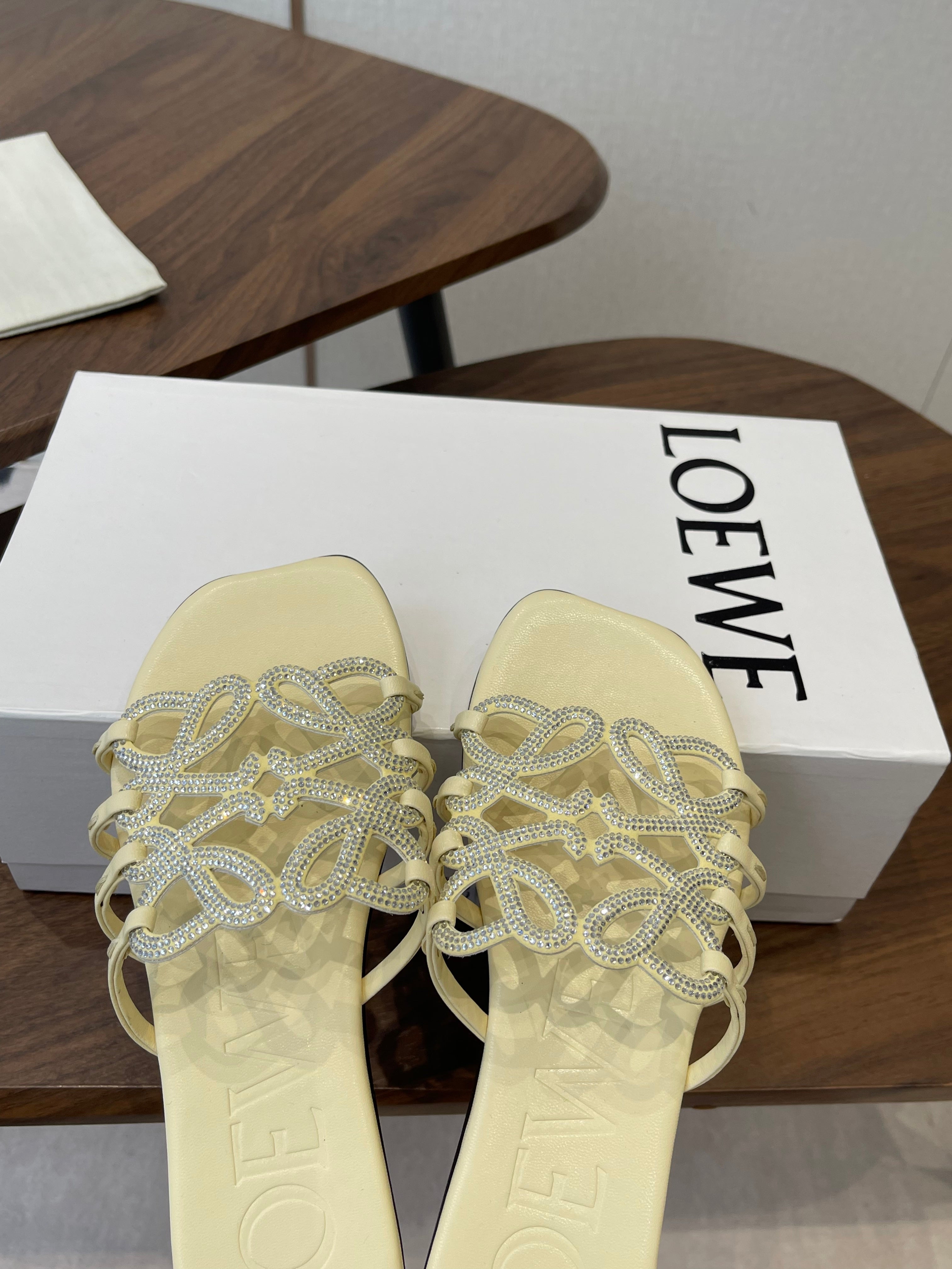 LOEWE 26S FLAT SANDALS IN LIGHT YELLOW CALFSKIN WITH CRYSTALS
