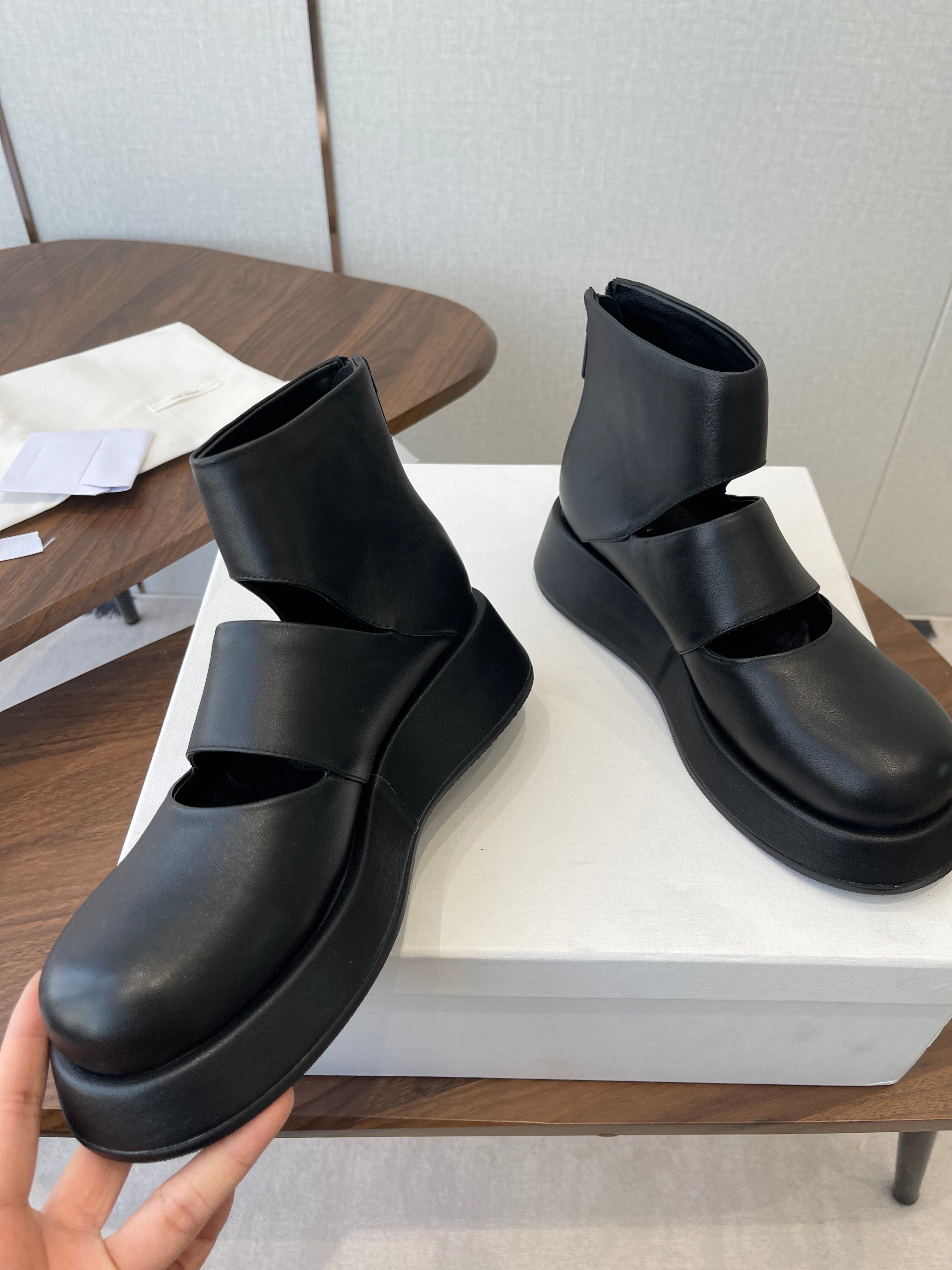 THE ROW 26S PLATFORM MARY JANE IN BLACK CALFSKIN