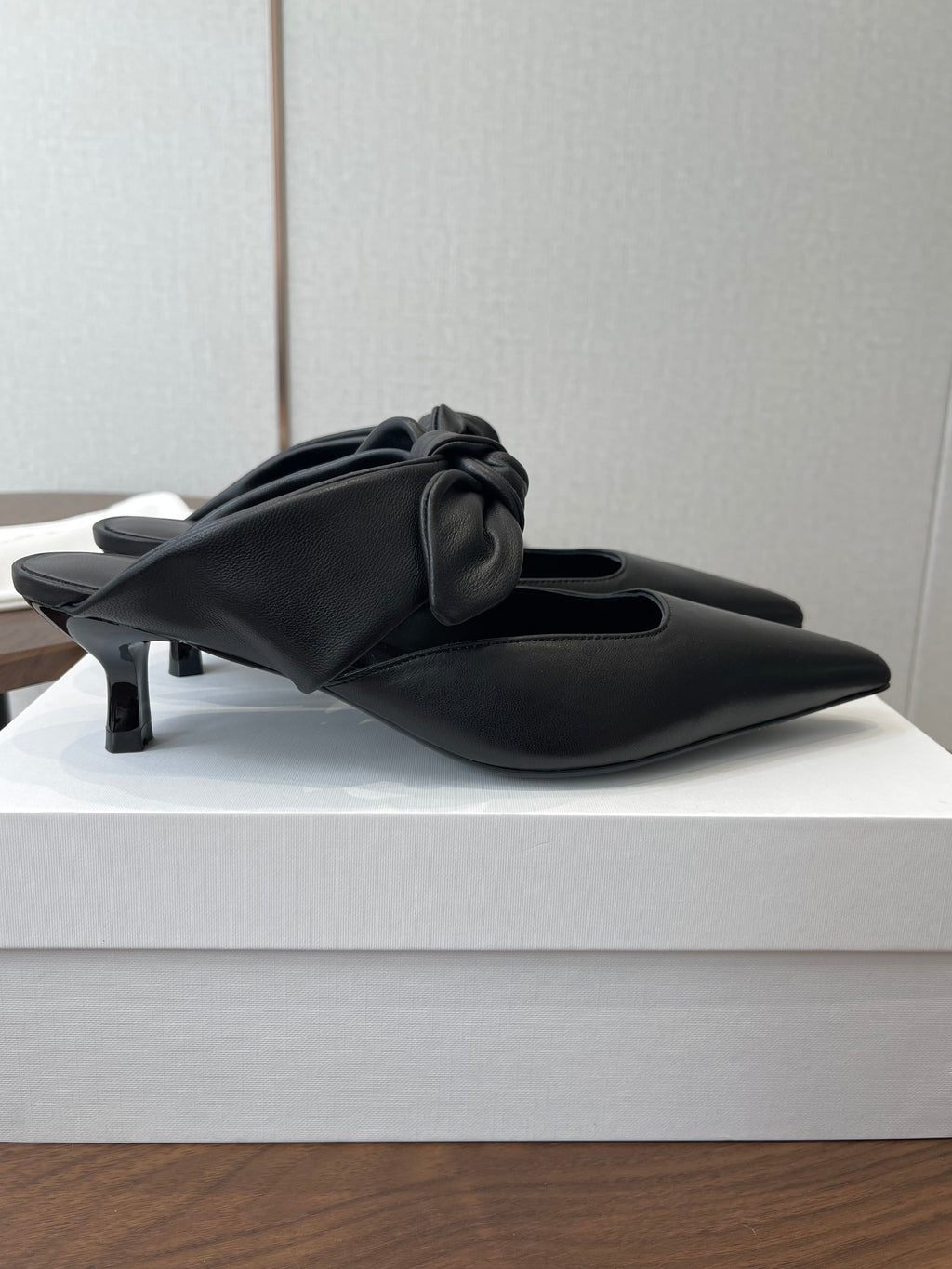 THE ROW 26S SLINGBACK POINTED HEELS IN BLACK CALFSKIN WITH BOW