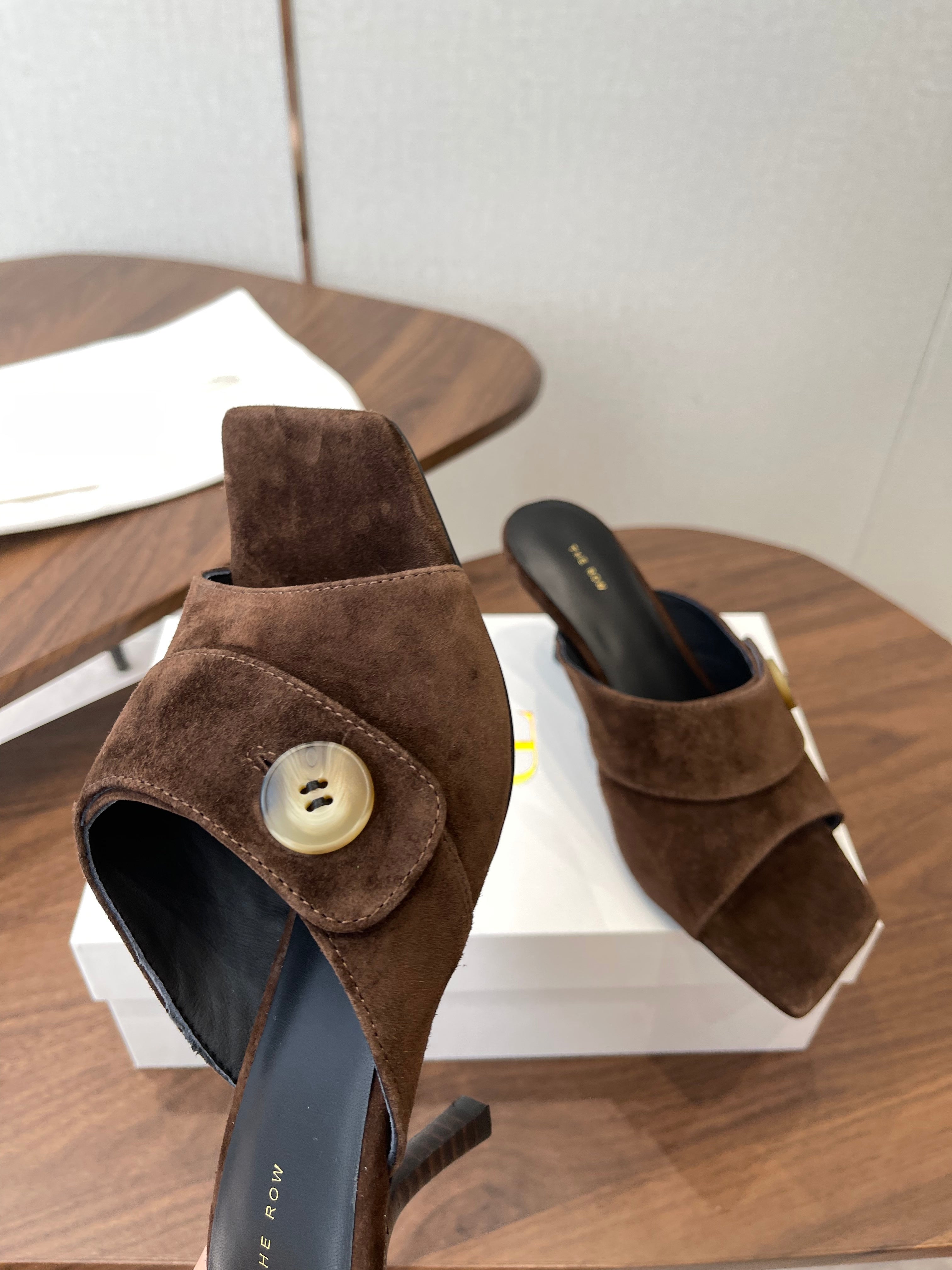 THE ROW 26S BUTTON DETAIL MULE HEELS 70MM IN BROWN SUEDE