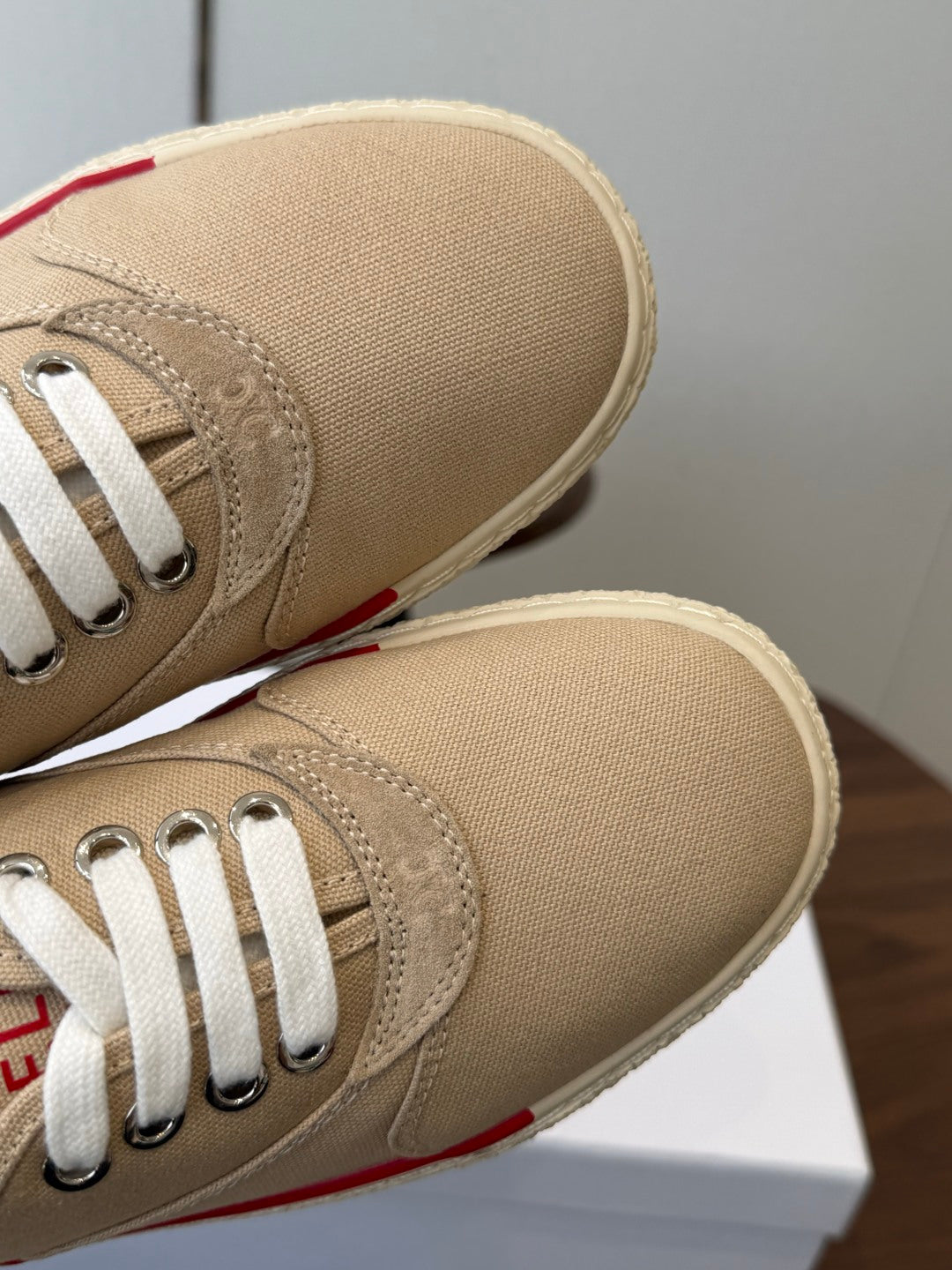 CELINE 26S TRIOMPHE LOW TOP SNEAKERS IN BEIGE CANVAS RED TRIM
