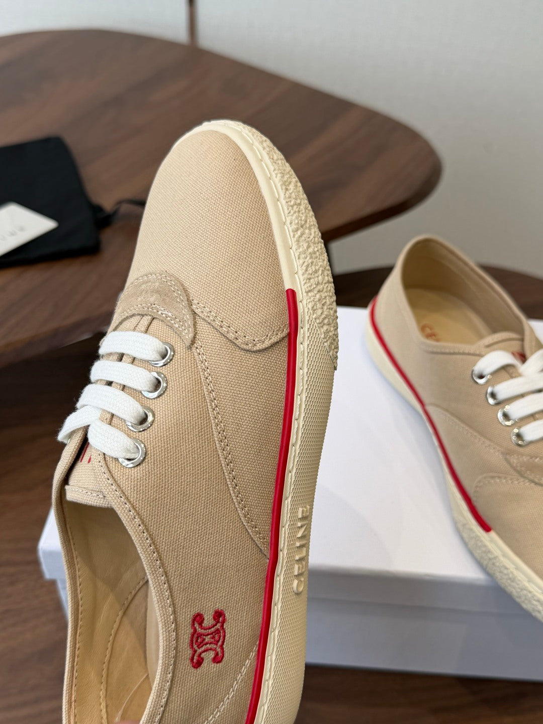 CELINE 26S TRIOMPHE LOW TOP SNEAKERS IN BEIGE CANVAS RED TRIM
