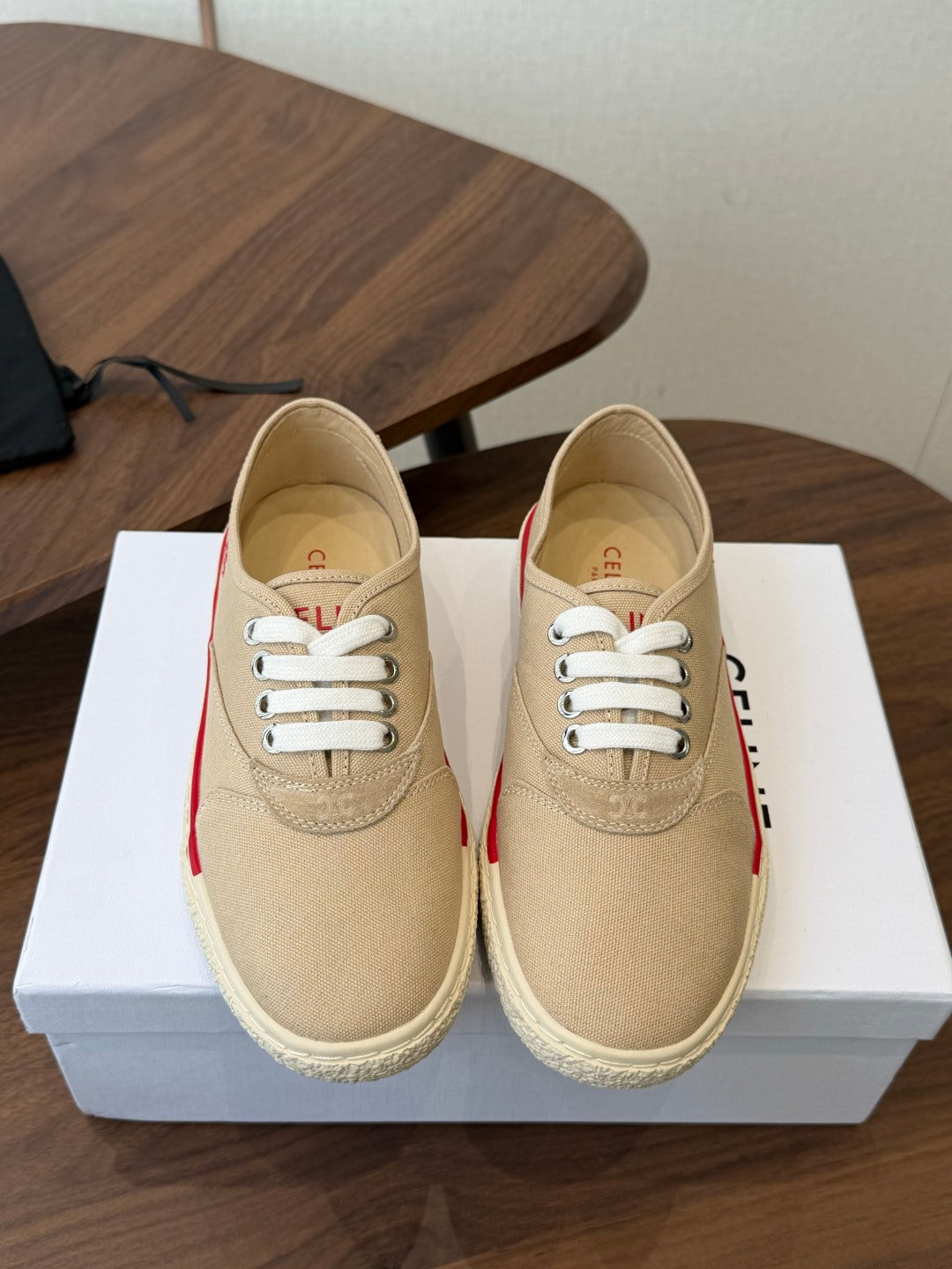 CELINE 26S TRIOMPHE LOW TOP SNEAKERS IN BEIGE CANVAS RED TRIM