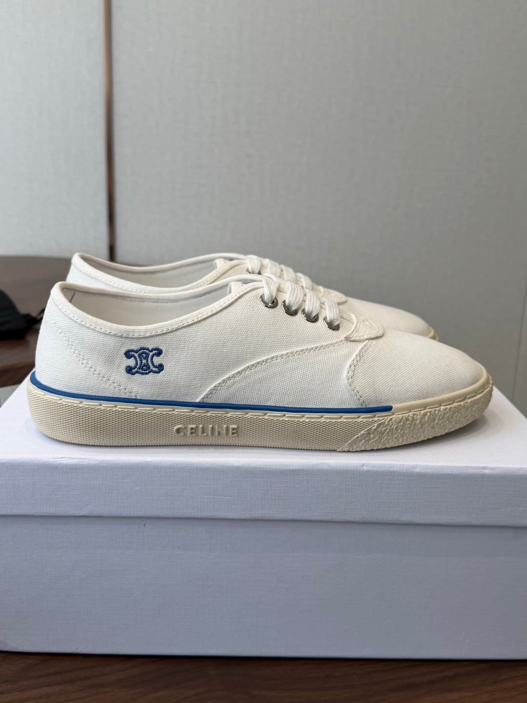 CELINE 26S TRIOMPHE LOW TOP SNEAKERS IN WHITE CANVAS BLUE TRIM