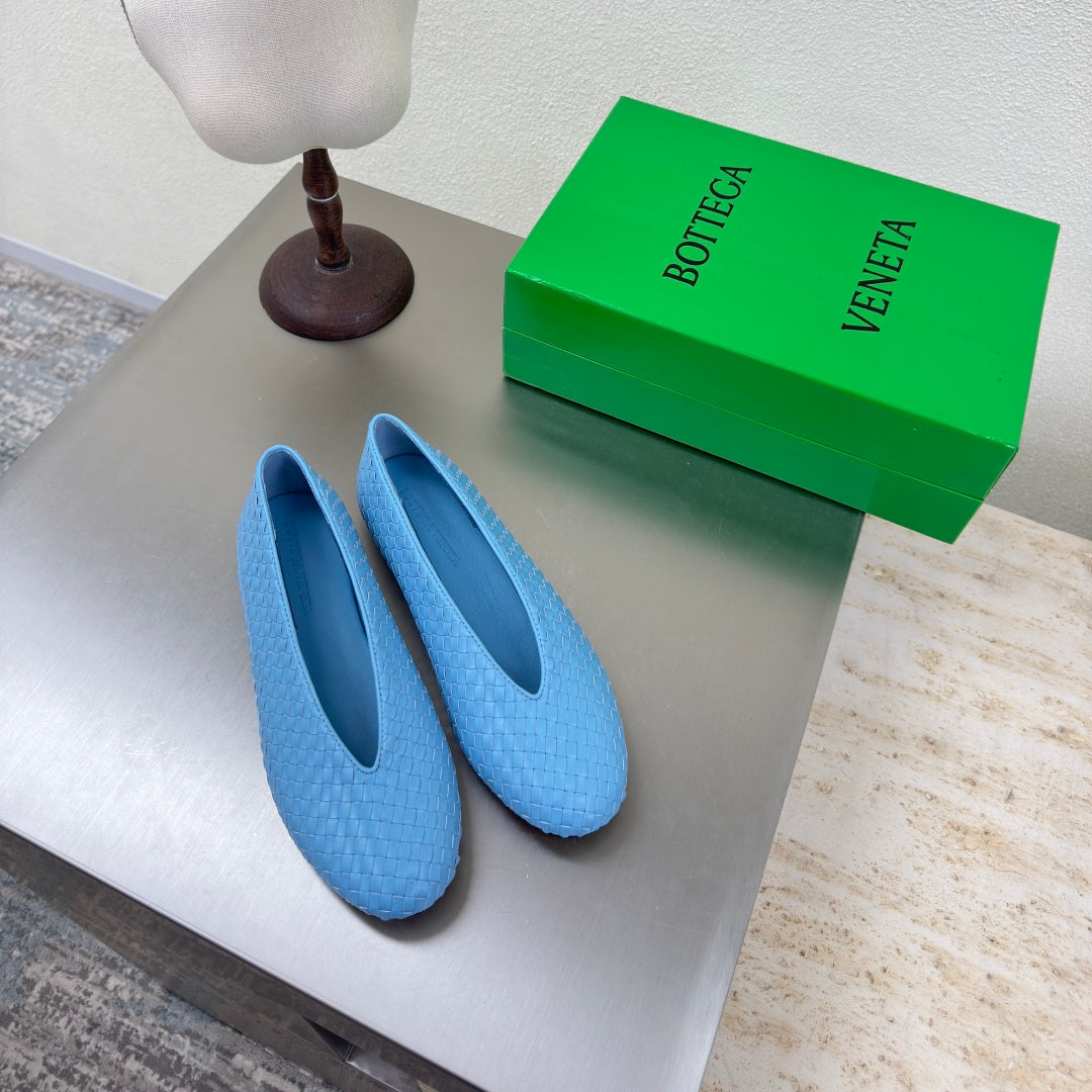BOTTEGA VENETA 26S BALLET FLATS IN BLUE WOVEN LAMBSKIN