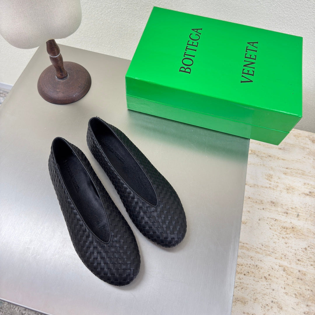 BOTTEGA VENETA 26S BALLET FLATS IN BLACK WOVEN LAMBSKIN