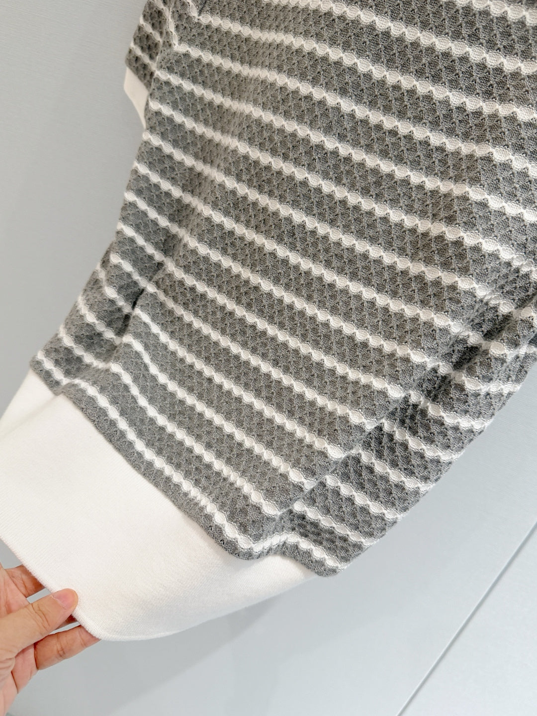 THOM 26S SHORT-SLEEVE KNIT TOP STYLE 196