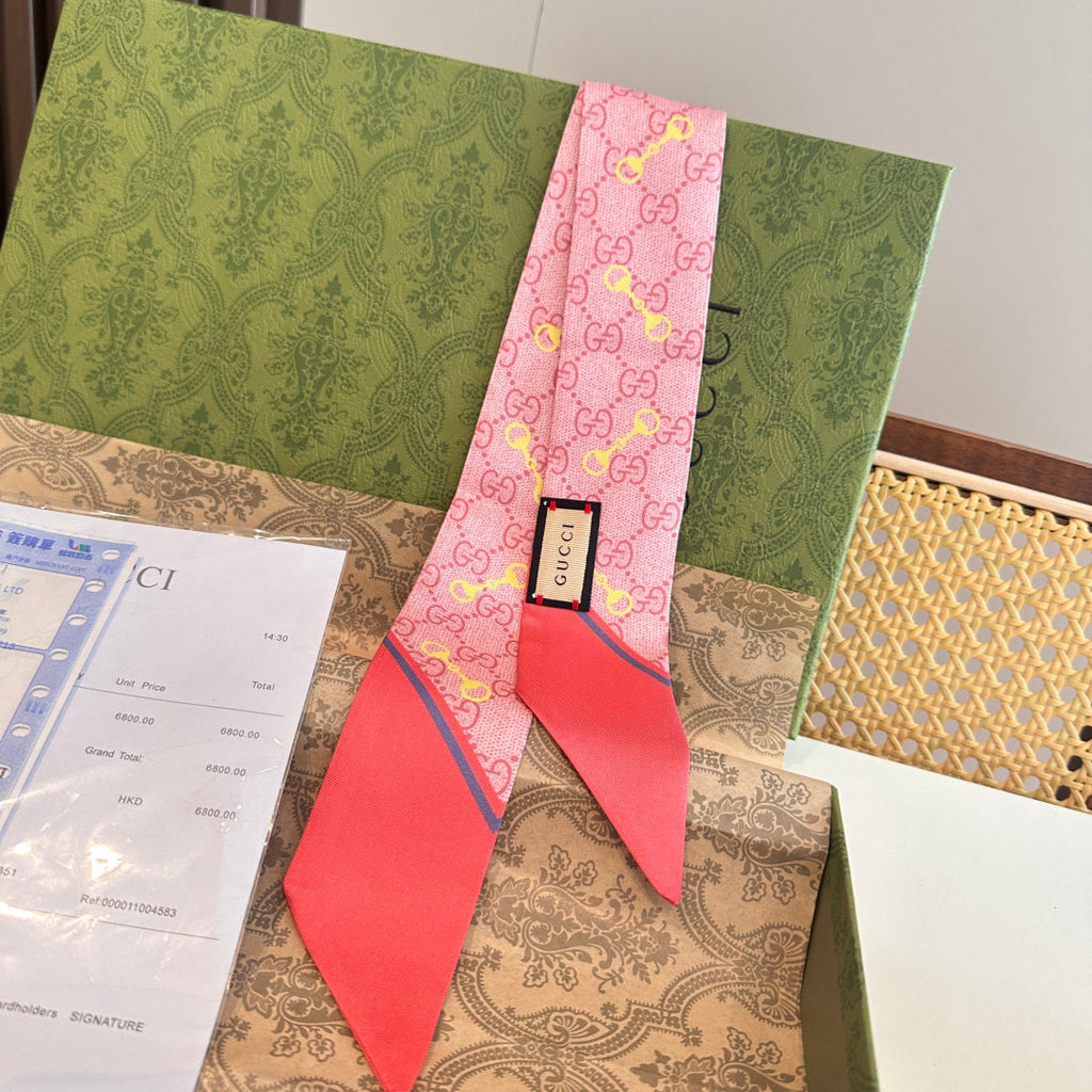 GUCCI 26S SCARF 90 IN SILK 305869