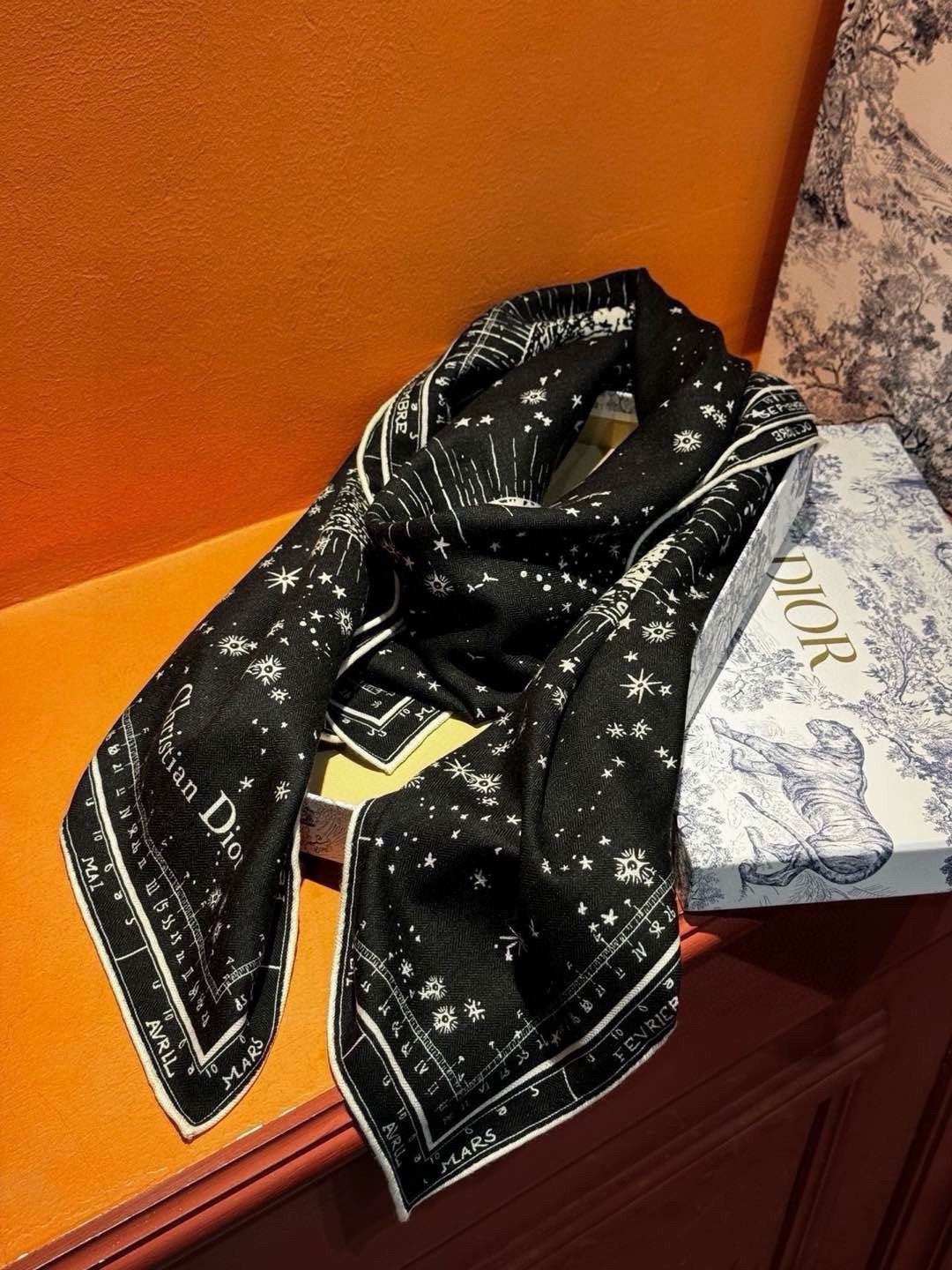 DIOR 26S SCARF 140CM IN CASHMERE SILK 304690