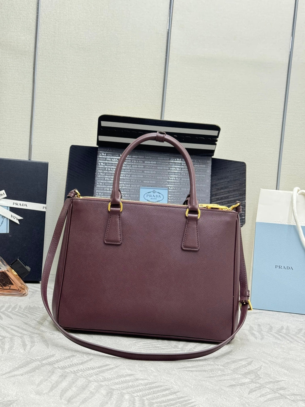 PRADA 26S GALLERIA 32 BAG IN BURGUNDY SAFFIANO