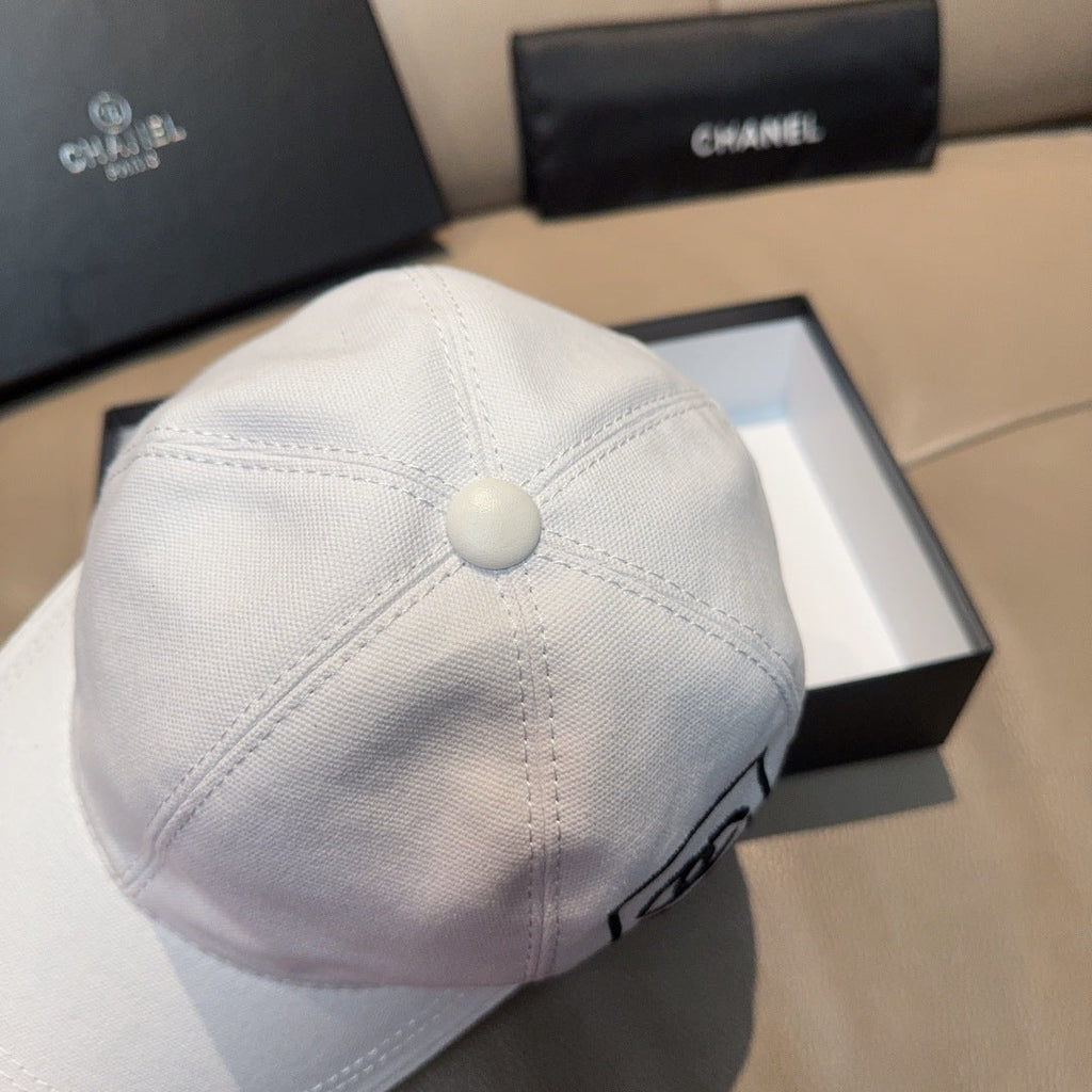BASEBALL HAT IN WHITE DOUBLE C EMBROIDERED 674175