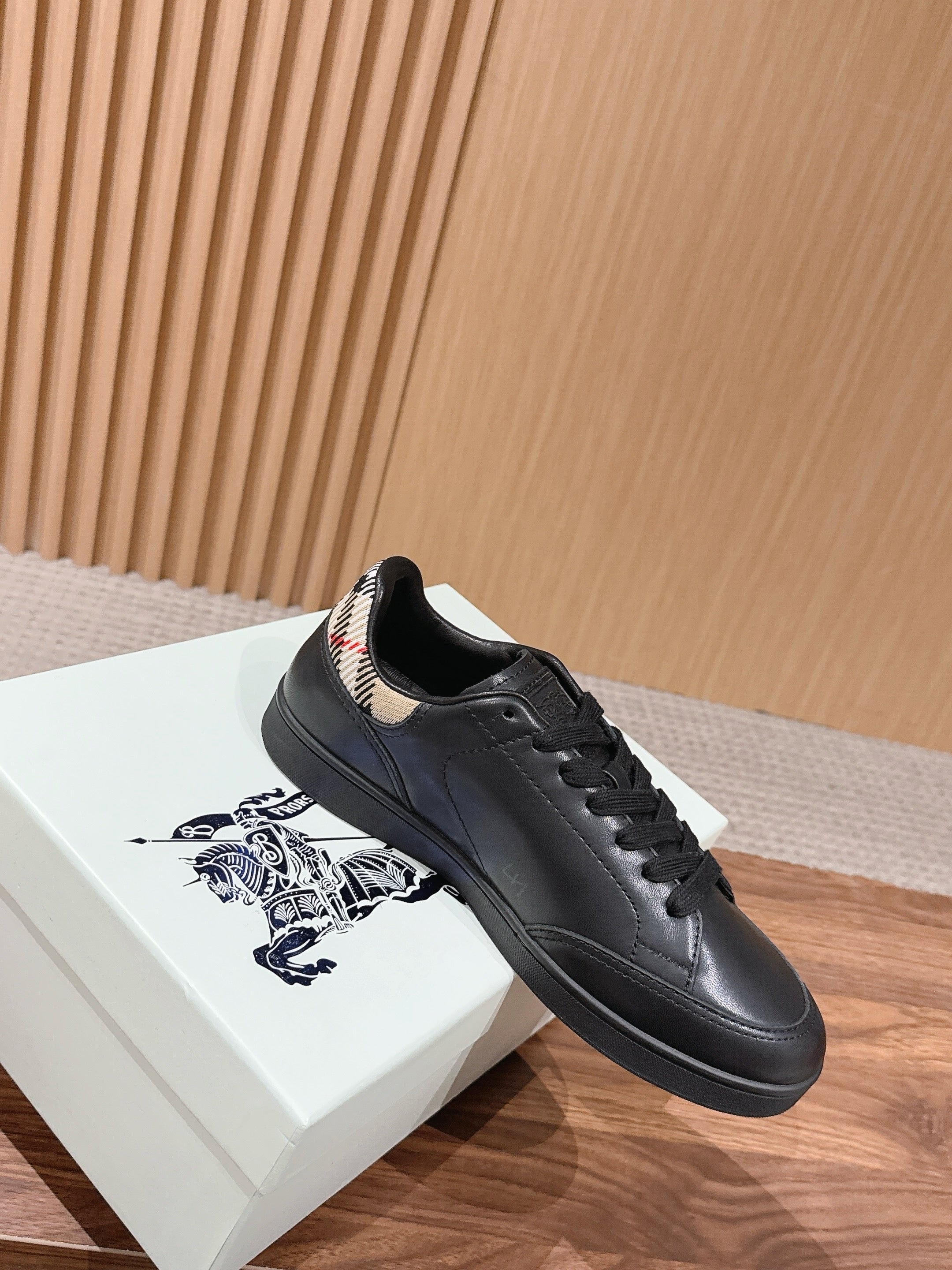 BURBERRY 26S SNEAKERS IN BLACK SOFT CALFSKIN