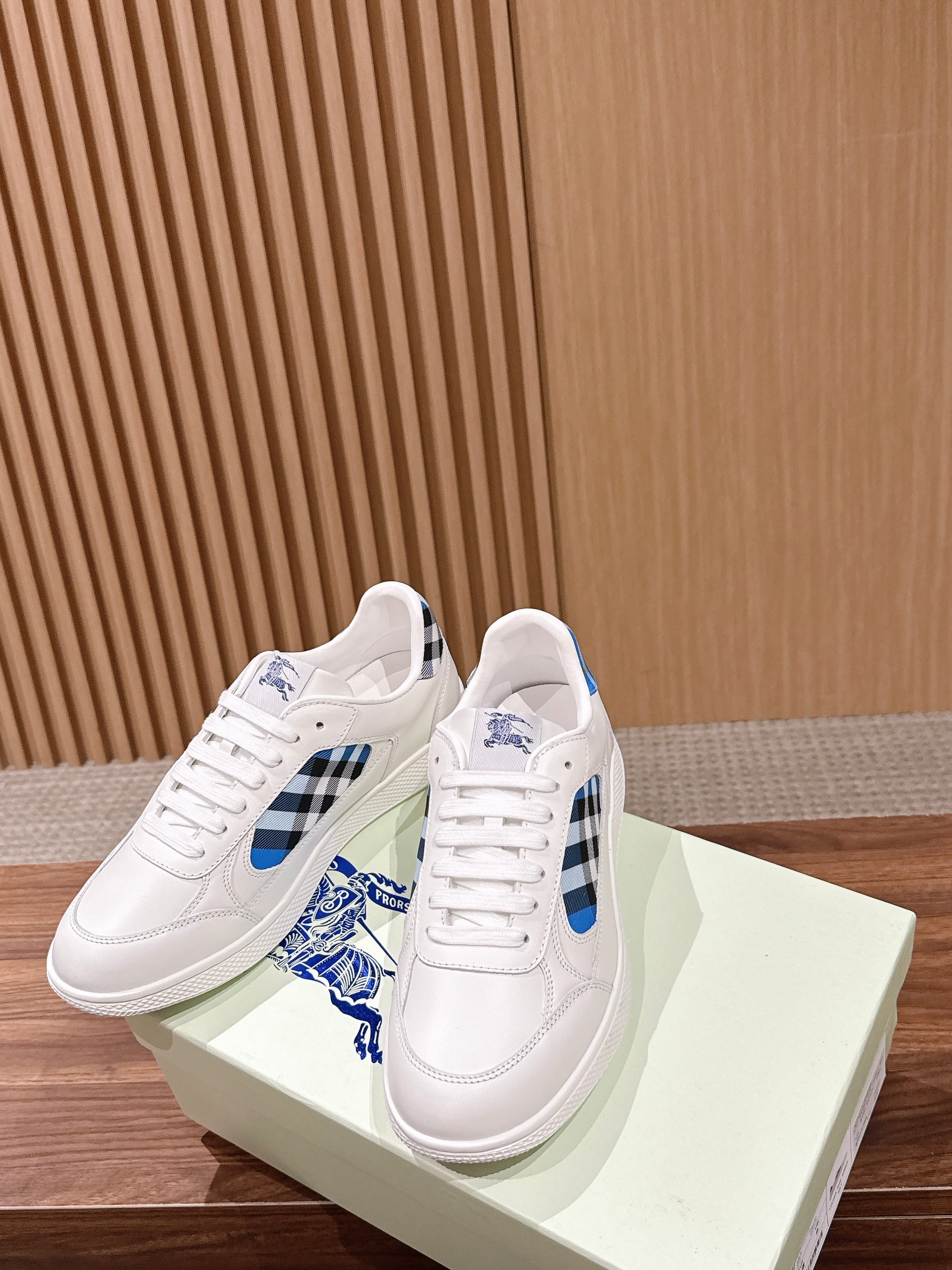BURBERRY 26S SNEAKERS IN WHITE  SOFT CALFSKIN AND FABRIC
