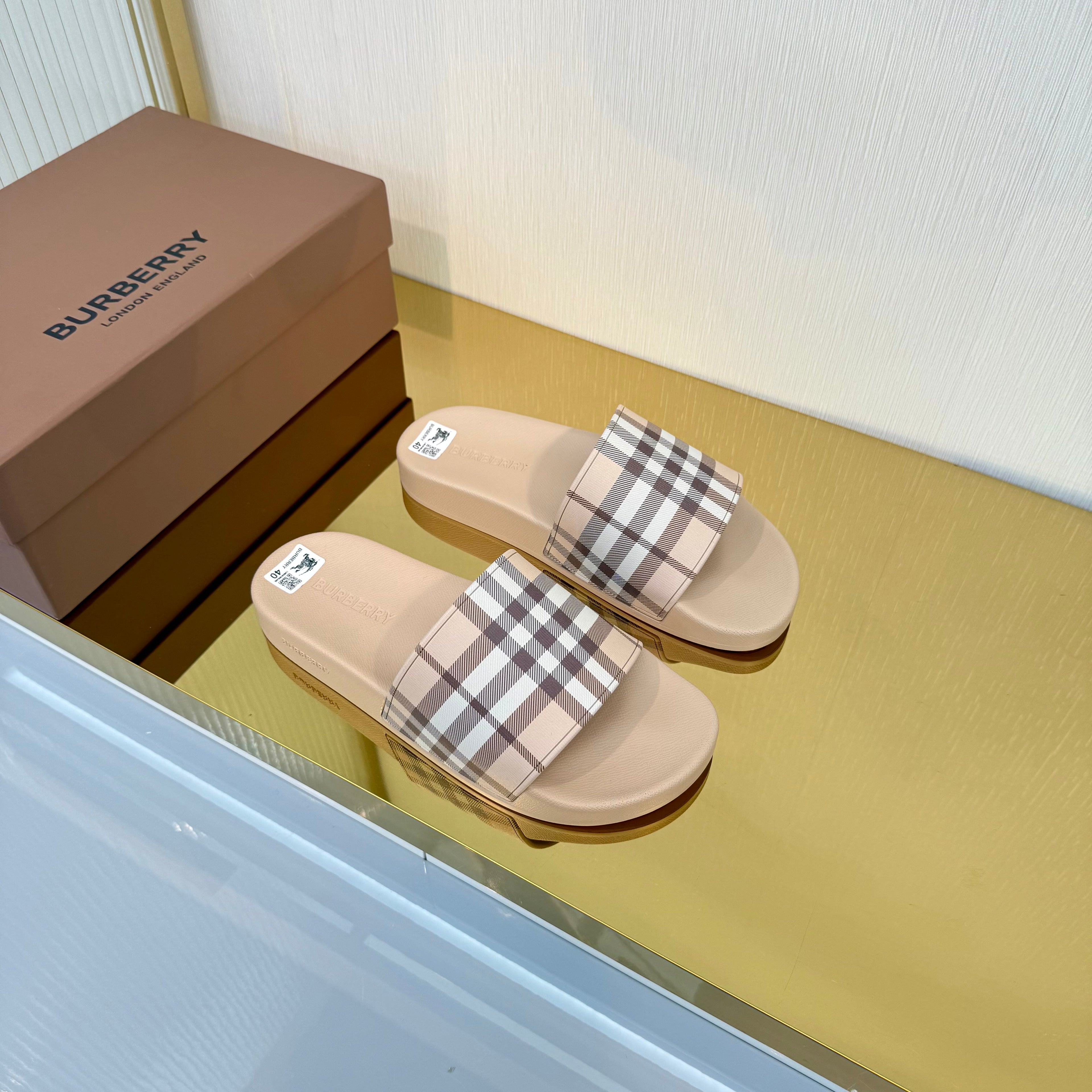 BURBERRY 26S SLIDES SANDAL IN NUDE BEIGE CALFSKIN