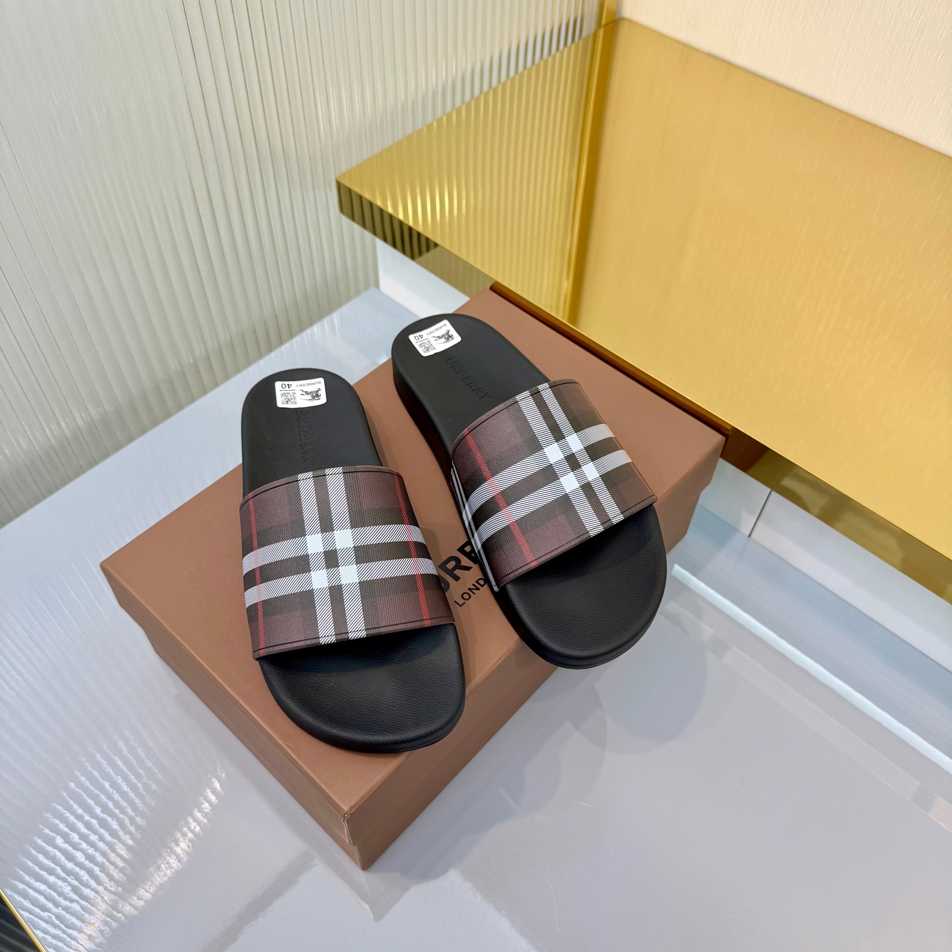 BURBERRY 26S SLIDES SANDAL IN DARK BROWN AND BLACK CALFSKIN