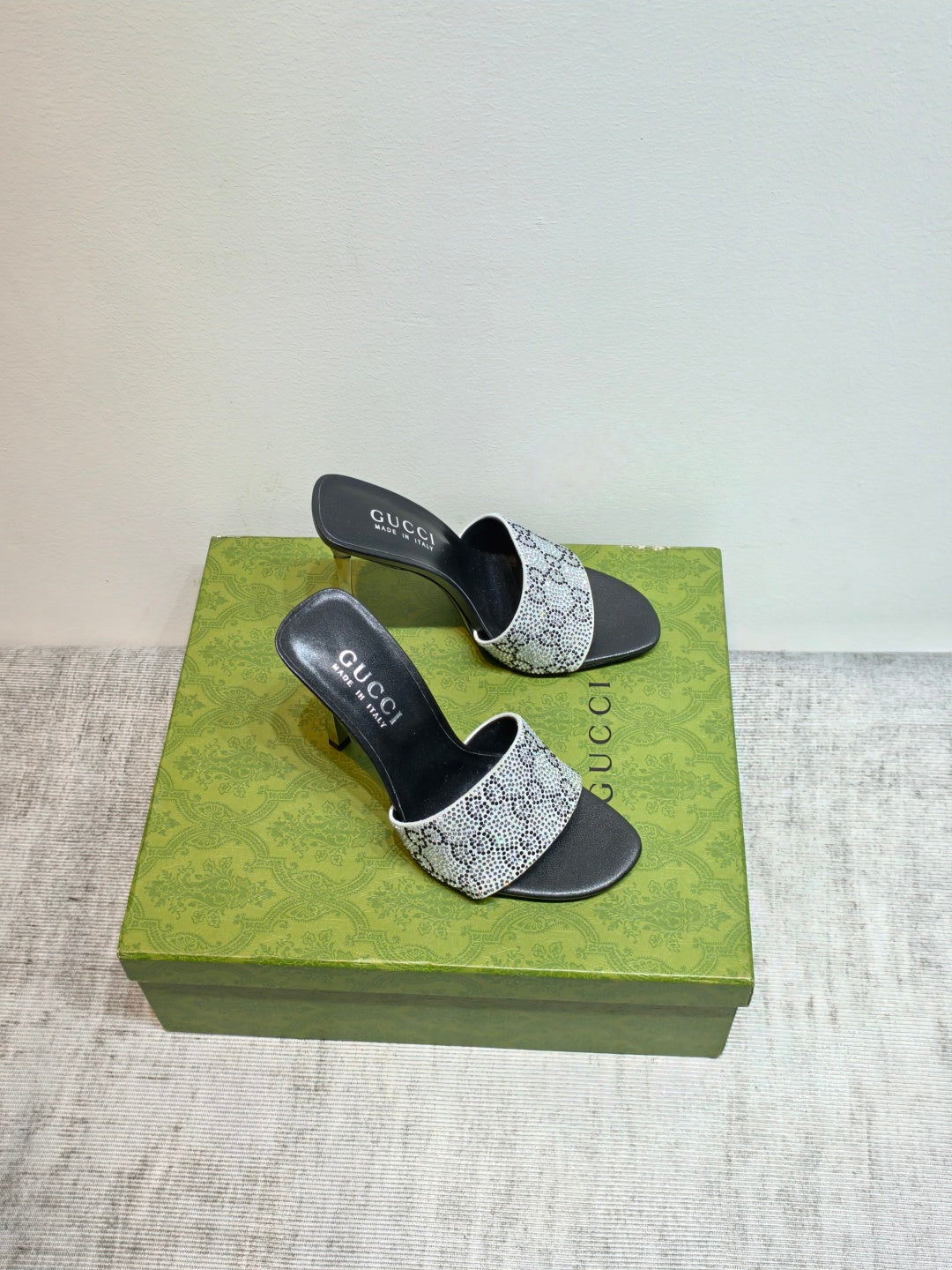 GUCCI 26S MULE SANDALS 110MM IN SILVER SATIN CRYSTAL GG