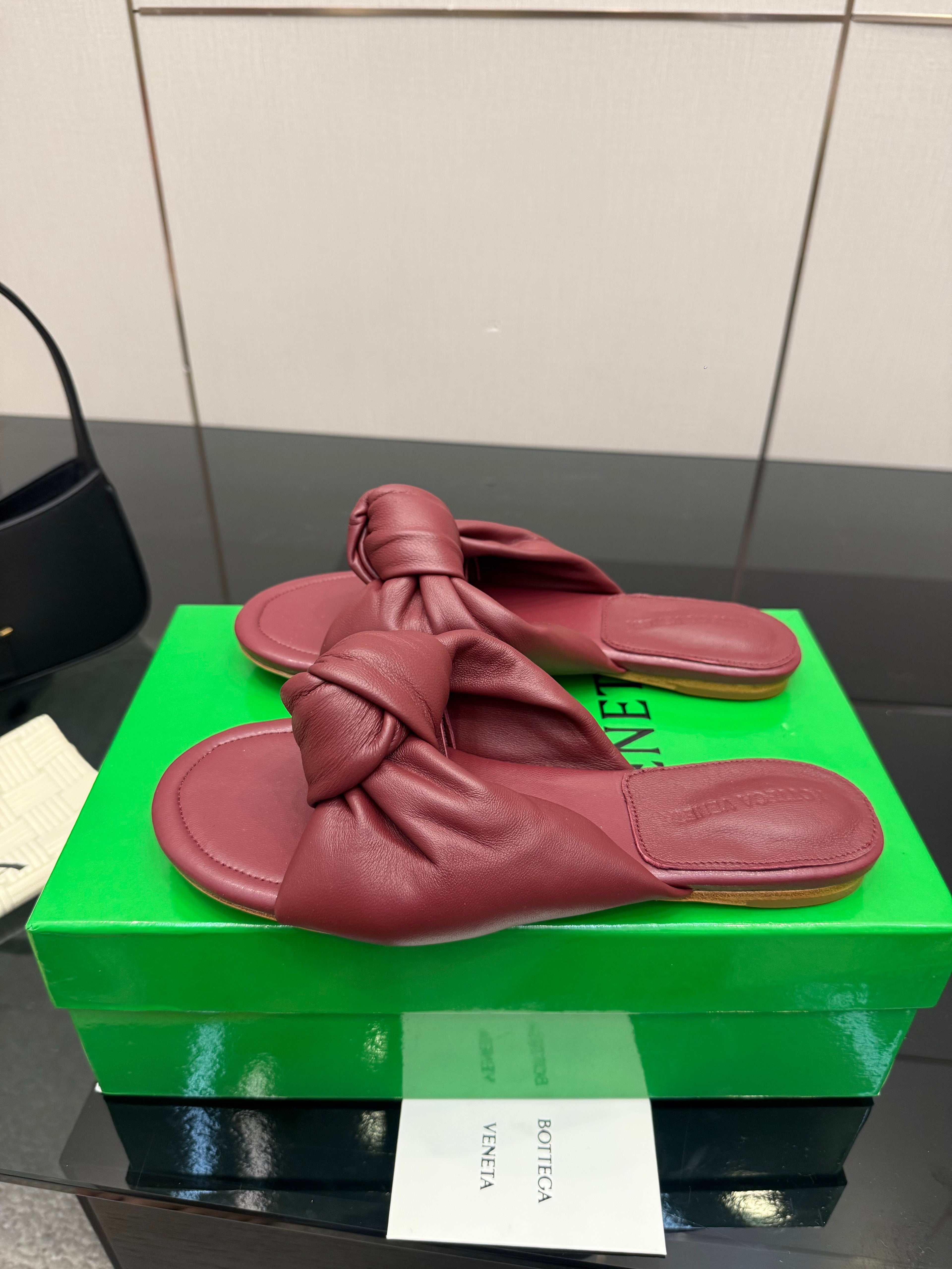 BOTTEGA VENETA 26S SLIDE SANDALS IN DARK RED LAMBSKIN