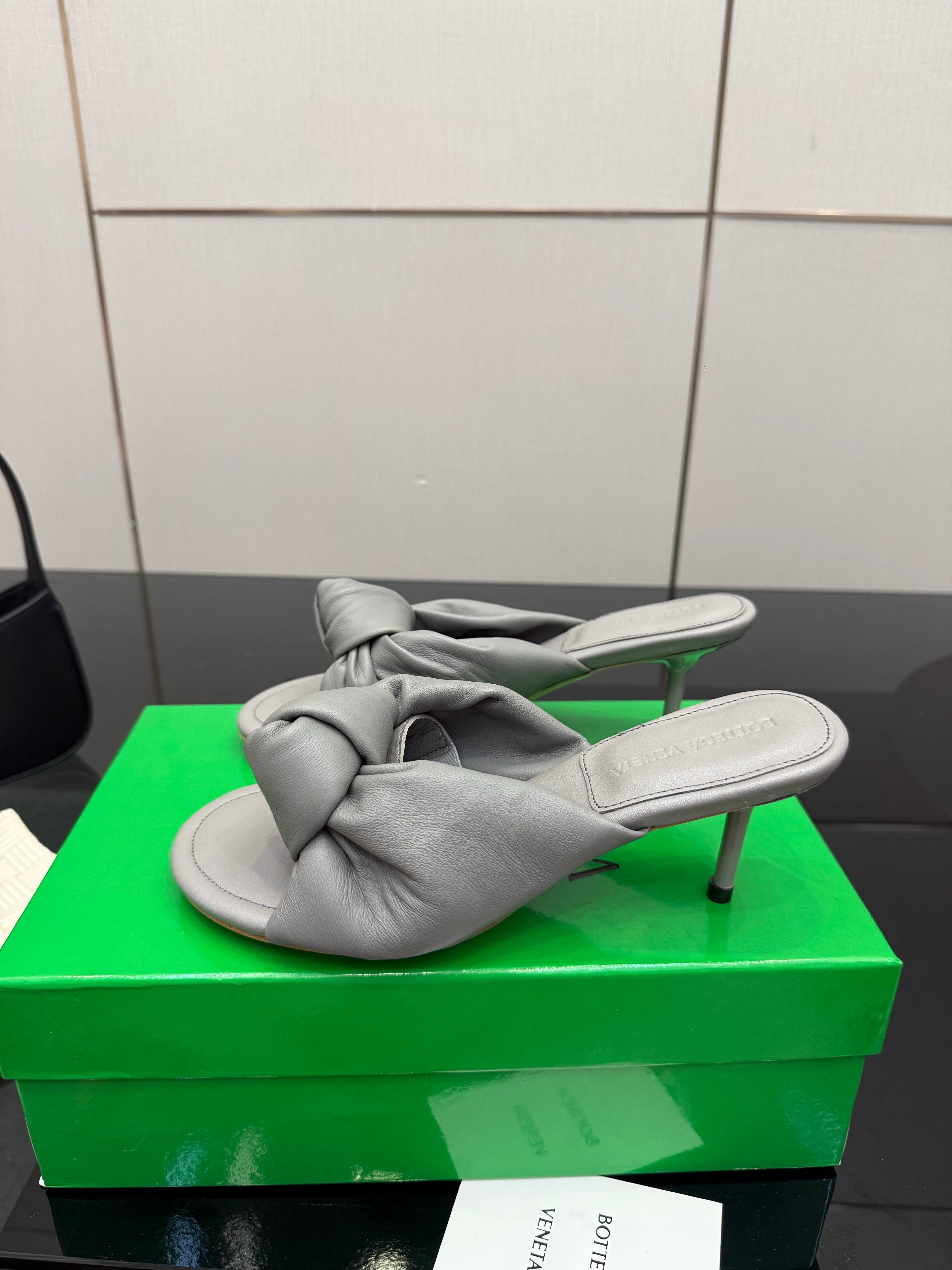 BOTTEGA VENETA 26S KNOT-STRAP HIGH-HEEL SANDALS IN DARK GREY LAMBSKIN