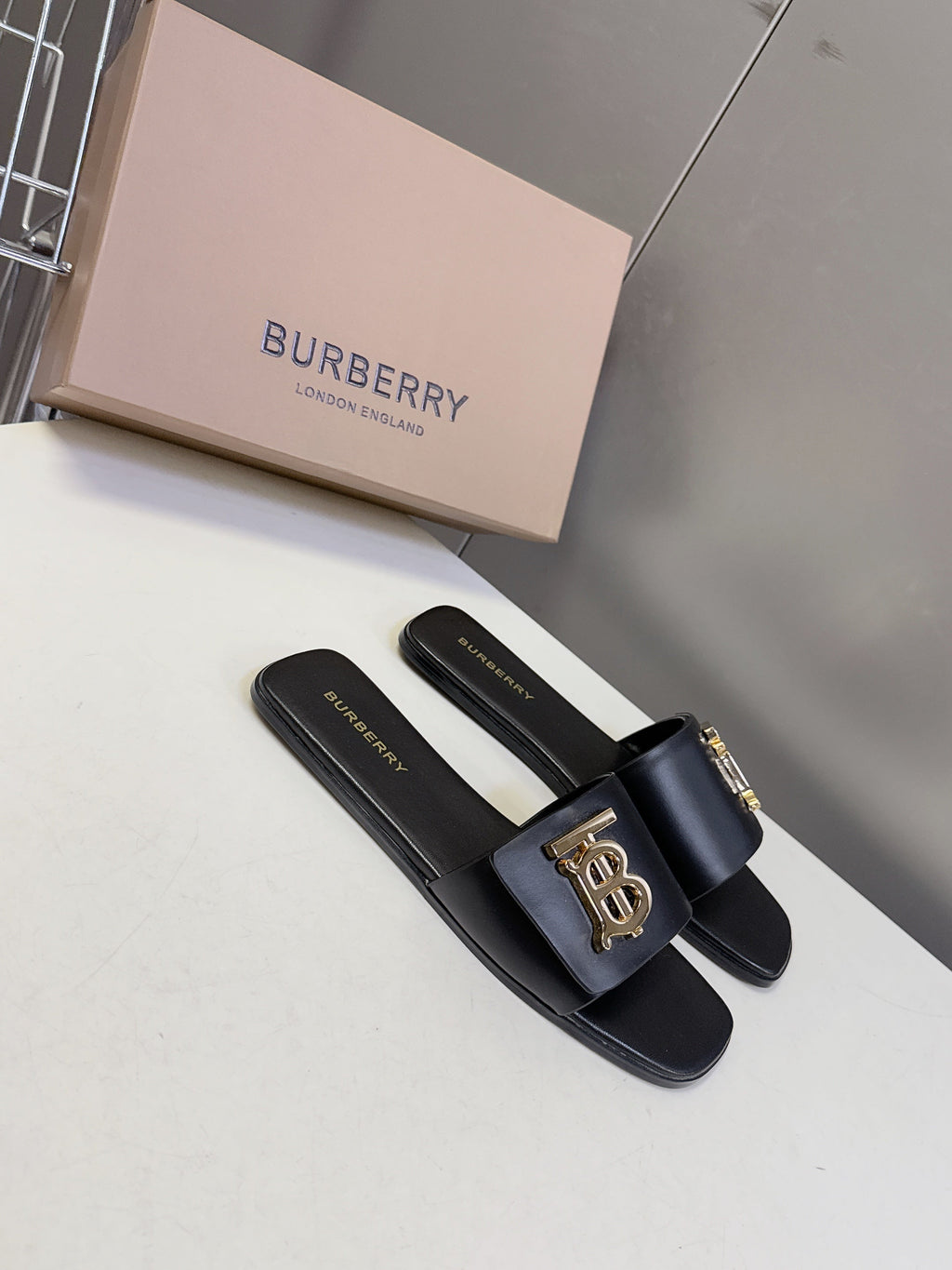 BURBERRY 26S FLAT SLIDE SANDALS IN BLACK CALFSKIN GOLD HARDWARE