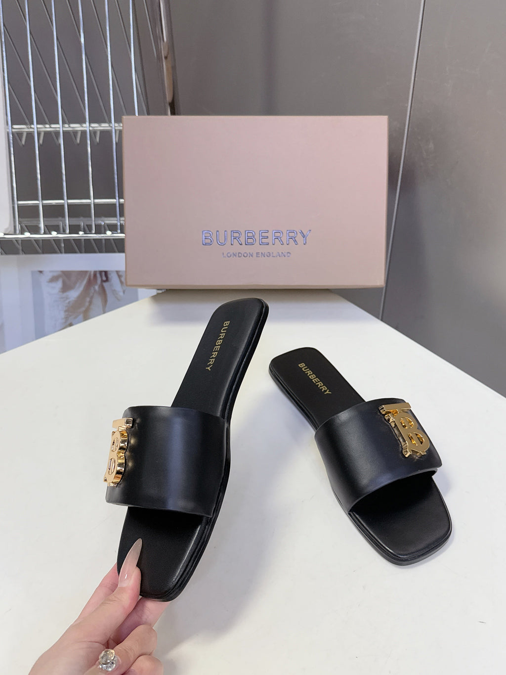 BURBERRY 26S FLAT SLIDE SANDALS IN BLACK CALFSKIN GOLD HARDWARE