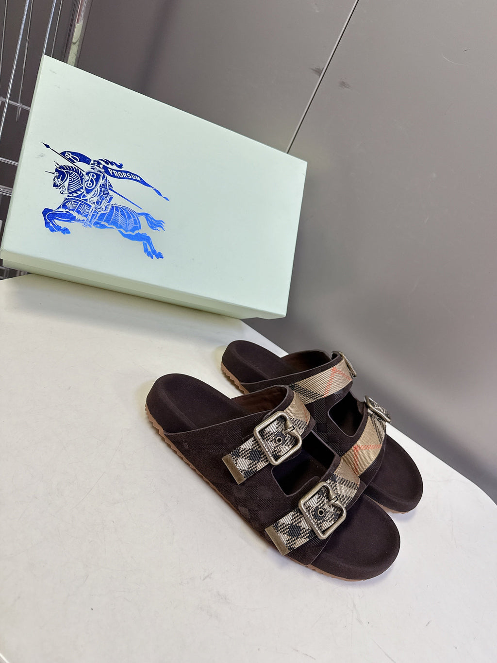 BURBERRY 26S DOUBLE BUCKLE SANDALS IN DARK BROWN SUEDE