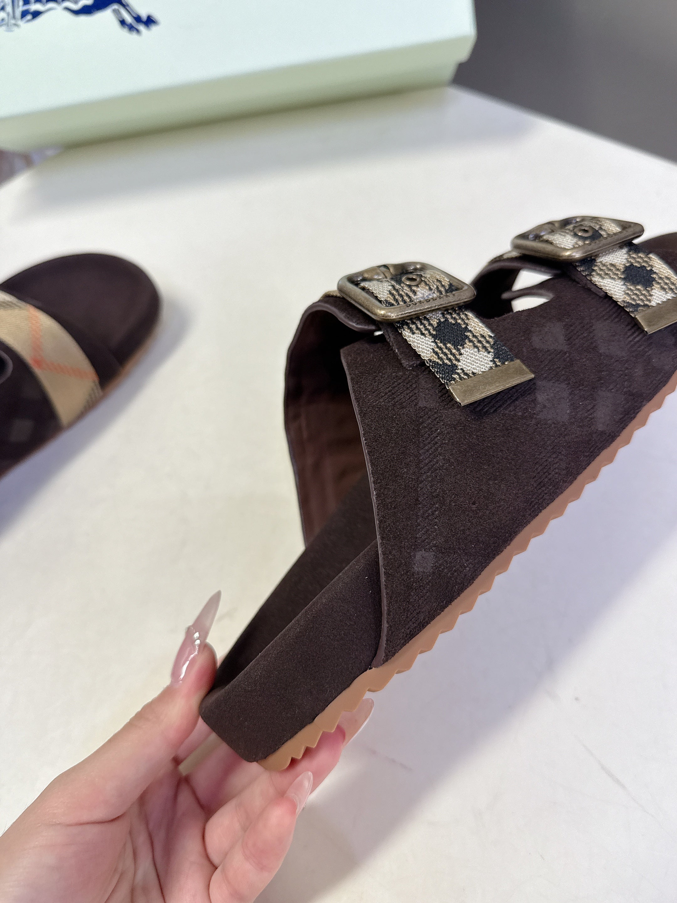 BURBERRY 26S DOUBLE BUCKLE SANDALS IN DARK BROWN SUEDE