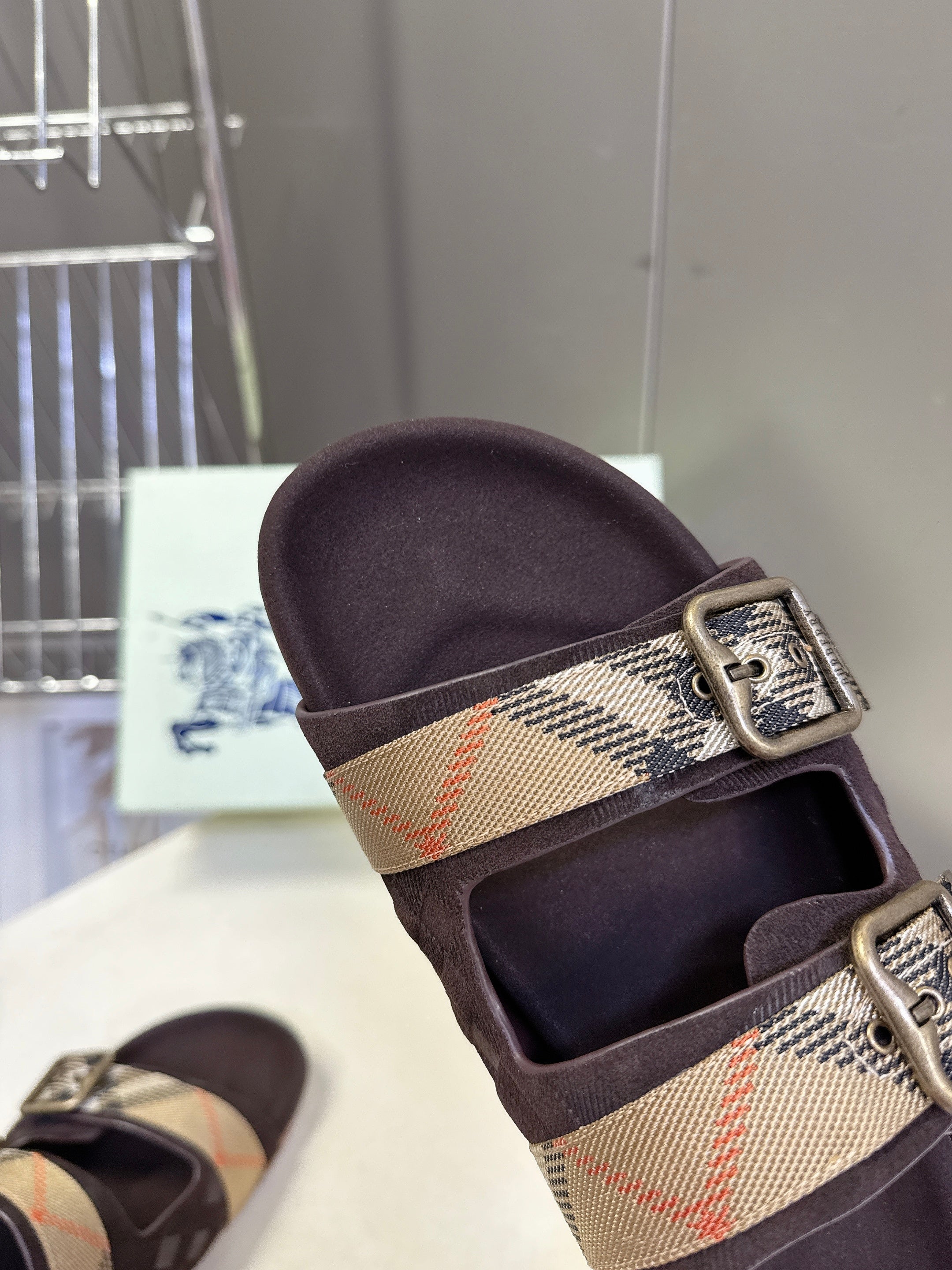 BURBERRY 26S DOUBLE BUCKLE SANDALS IN DARK BROWN SUEDE