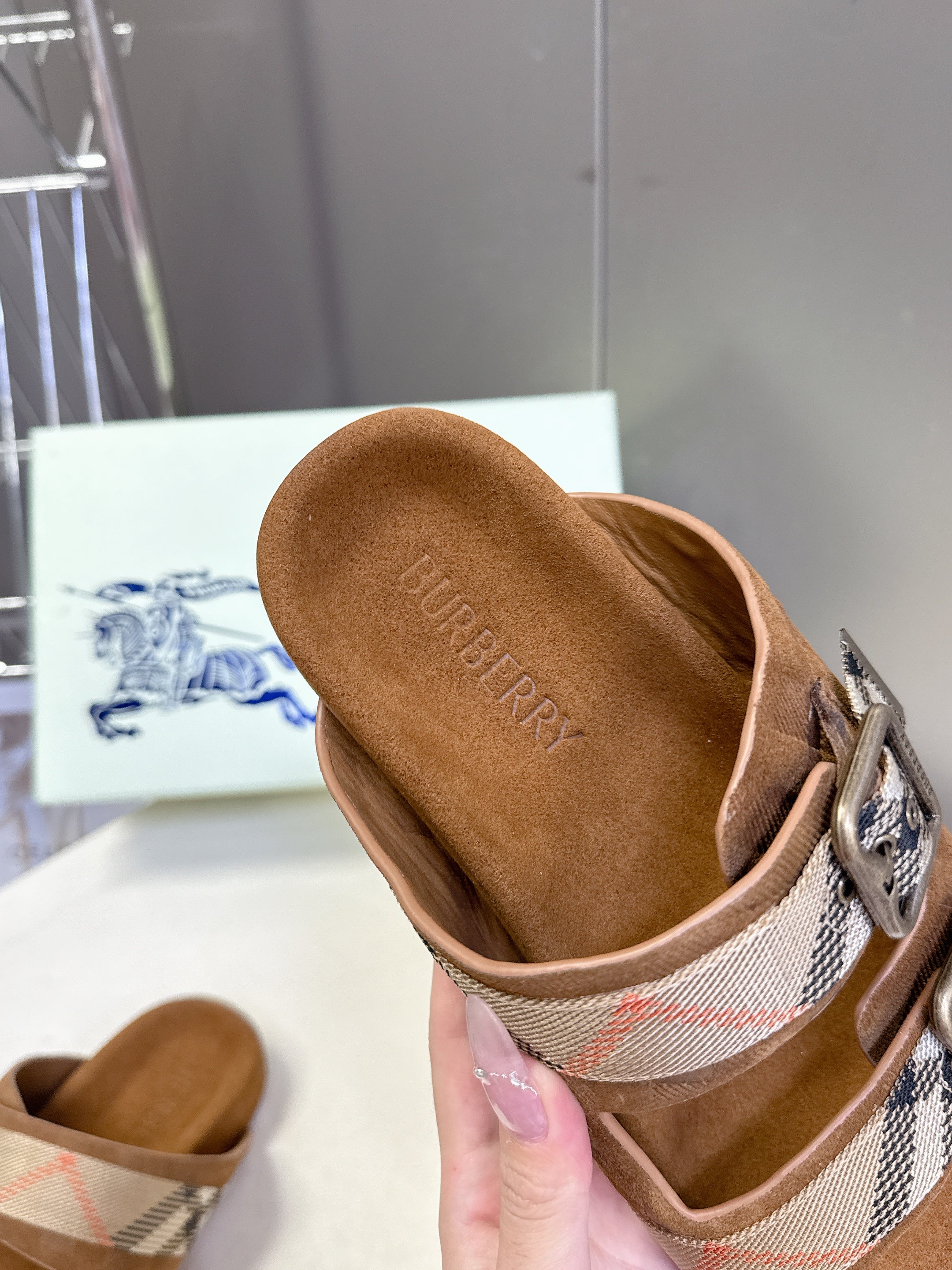 BURBERRY 26S DOUBLE BUCKLE SANDALS IN CARAMEL BROWN SUEDE