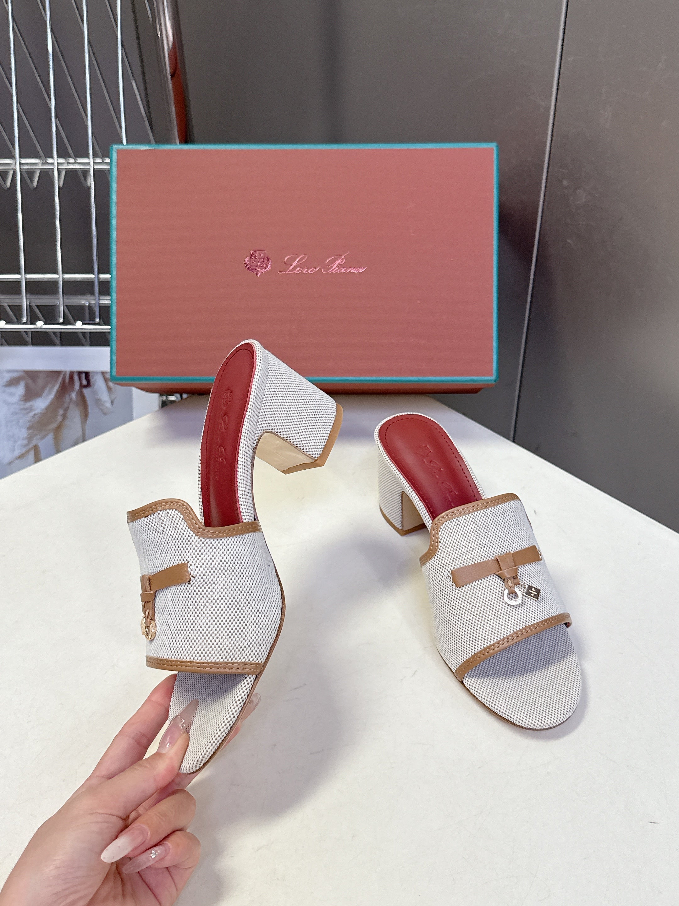 LP 26S HIGH HEEL SANDALS IN BEIGE CANVAS AND BROWN CALFSKIN
