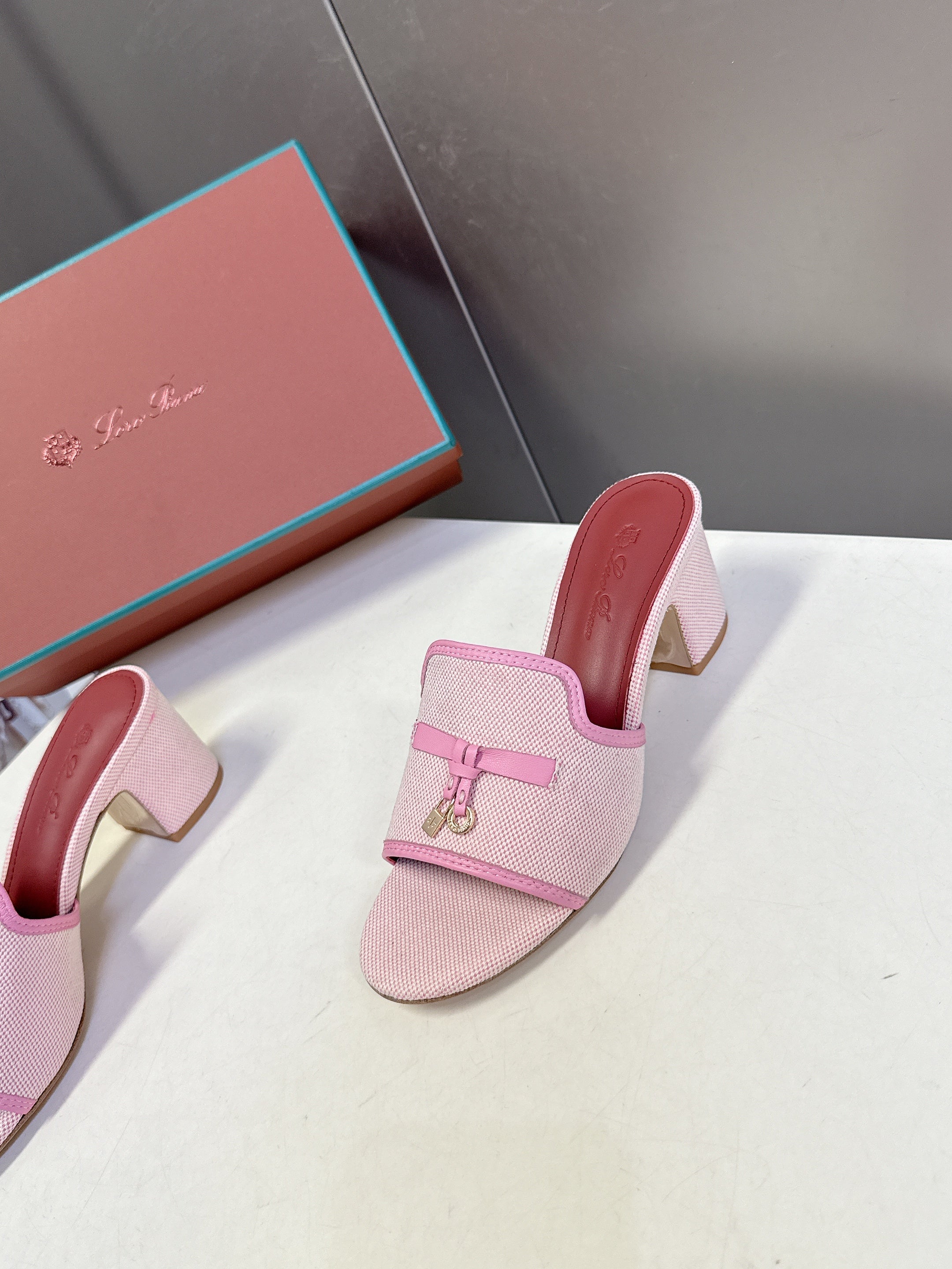 LP 26S HIGH HEEL SANDALS IN LIGHT PINK CANVAS AND CALFSKIN