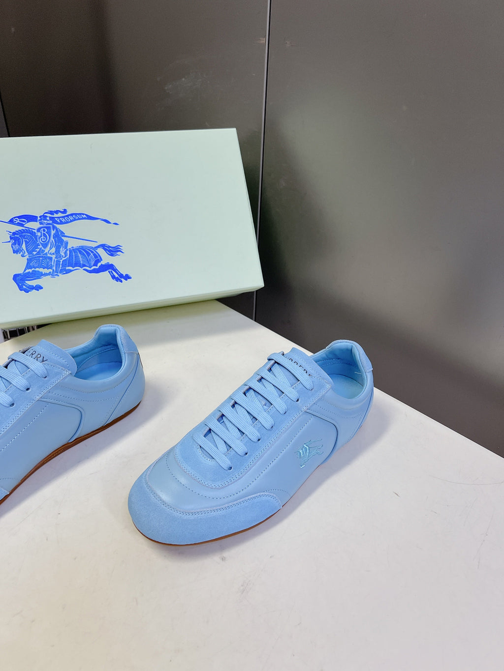 BURBERRY 26S LOW TOP SNEAKERS IN BLUE CALFSKIN AND SUEDE