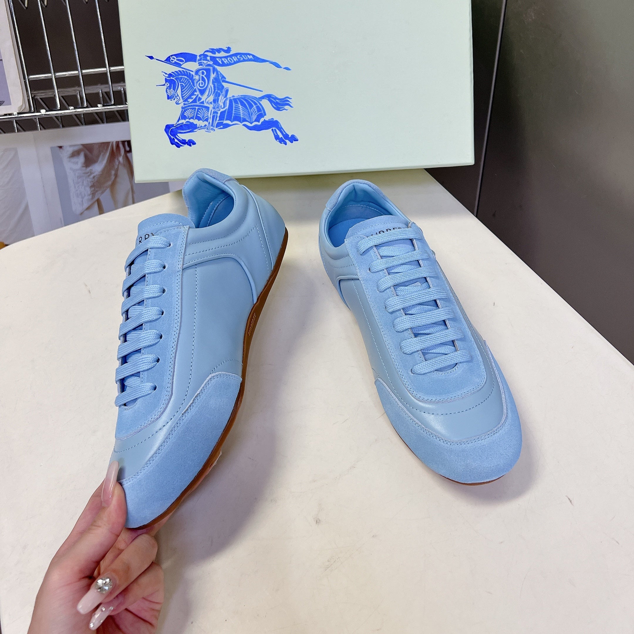BURBERRY 26S LOW TOP SNEAKERS IN BLUE CALFSKIN AND SUEDE